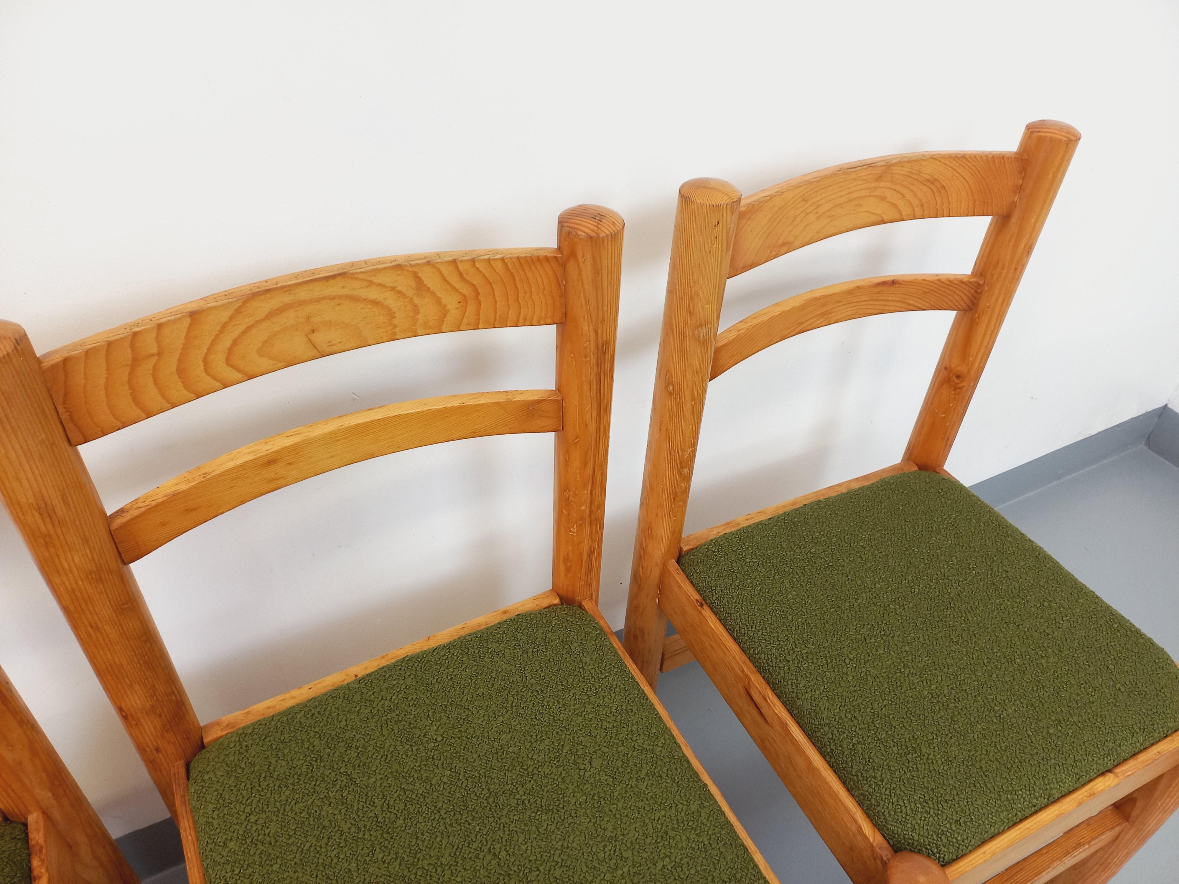 Suite di 4 sedie a sdraio vintage in spillo e tessuto bouclette vert kaki degli anni '70 in vendita 1