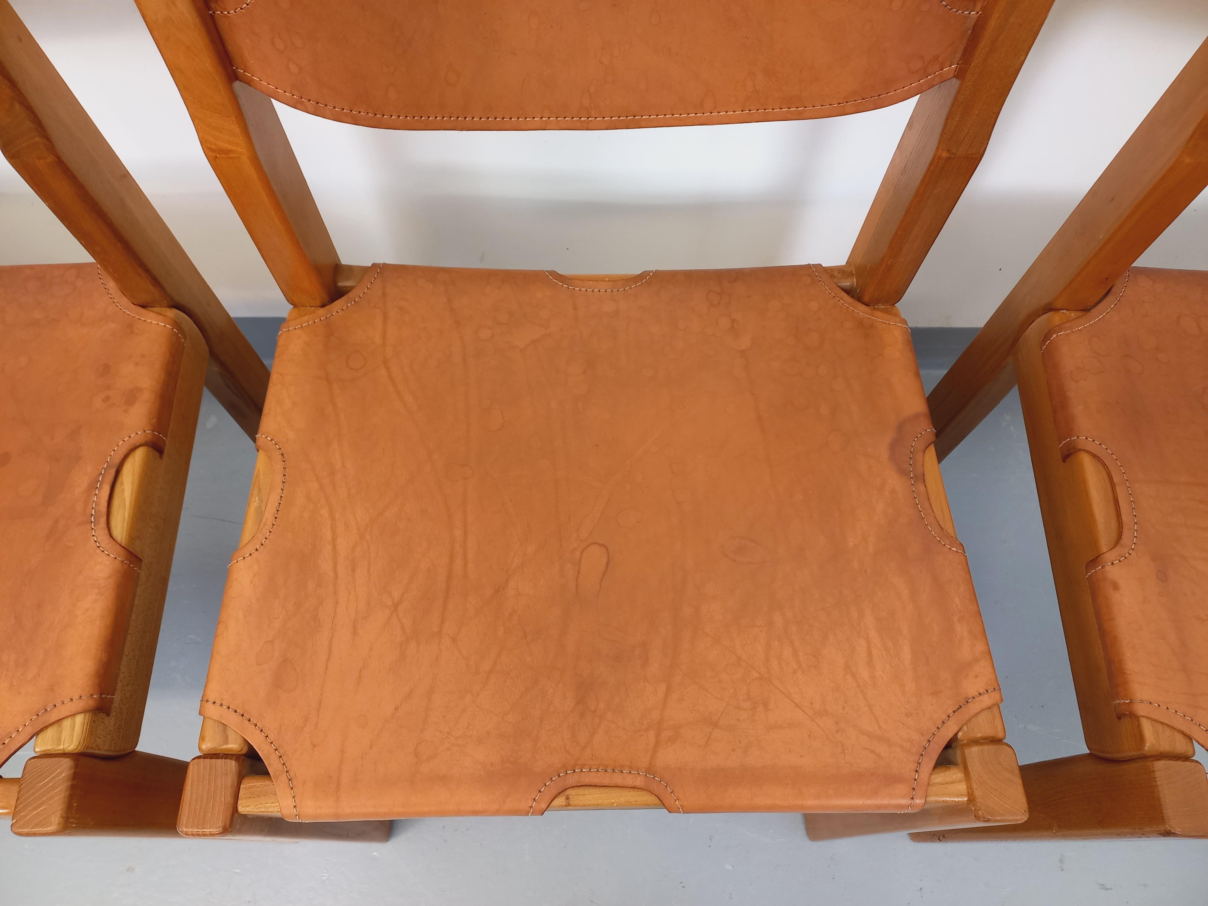 Suite di 4 sedie a sdraio vintage Maison Regain in orme e pelle degli anni 70-80 in vendita 10