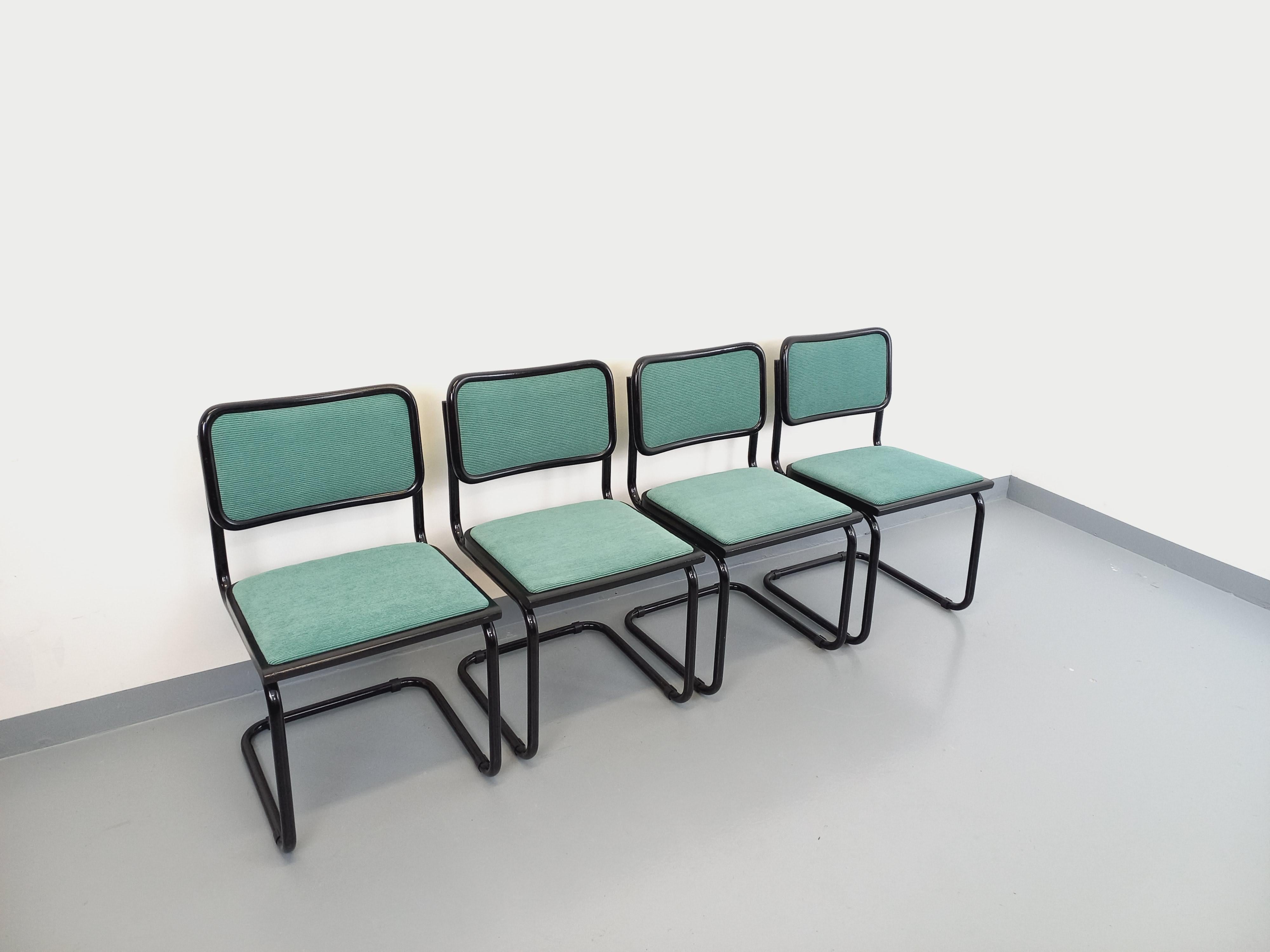 Suite de 4 chaises vintage Marcel Breuer Cesca B32 in stile Bauhaus in métal noir in vendita 3