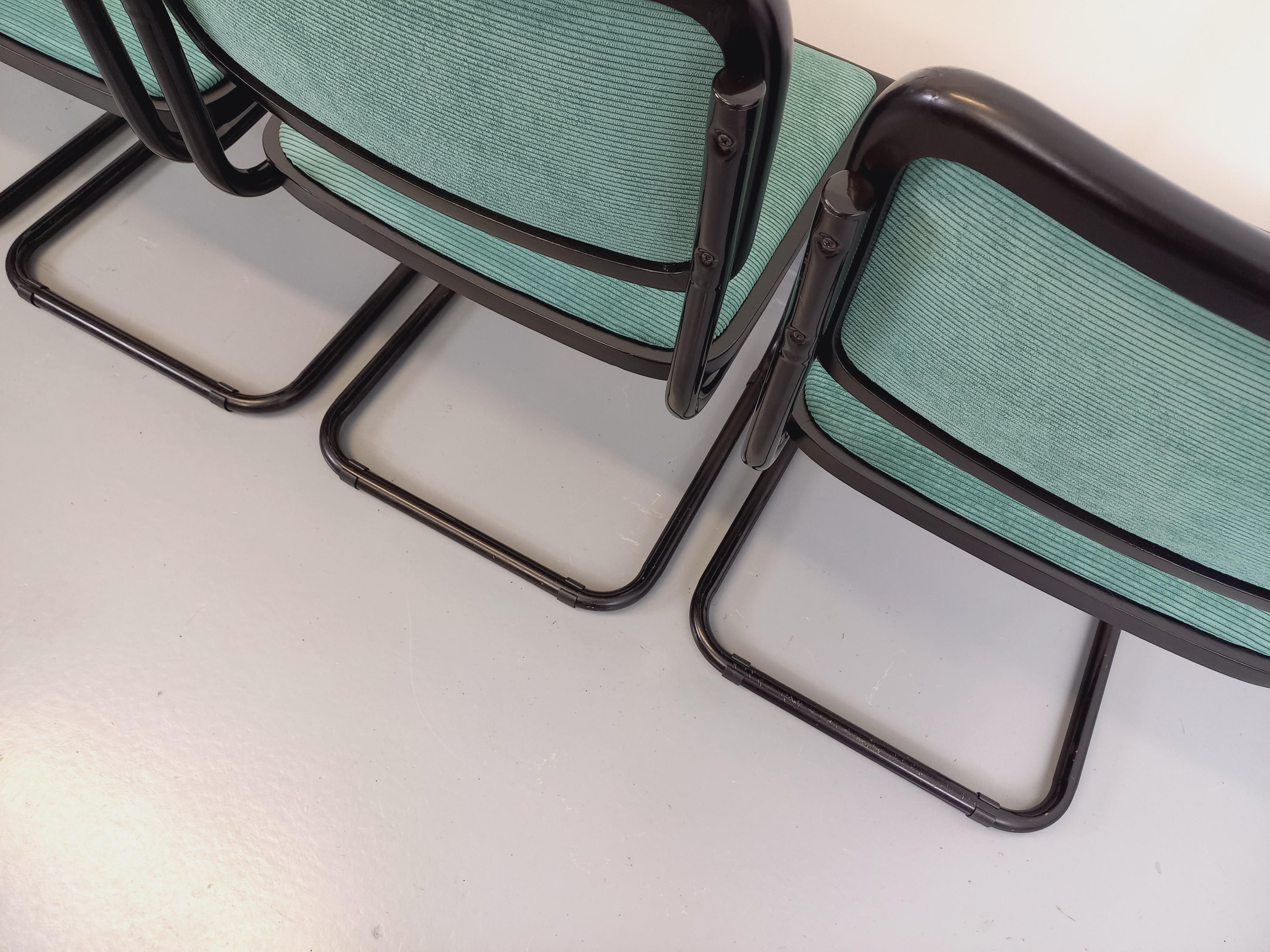 Suite de 4 chaises vintage Marcel Breuer Cesca B32 in stile Bauhaus in métal noir in vendita 5