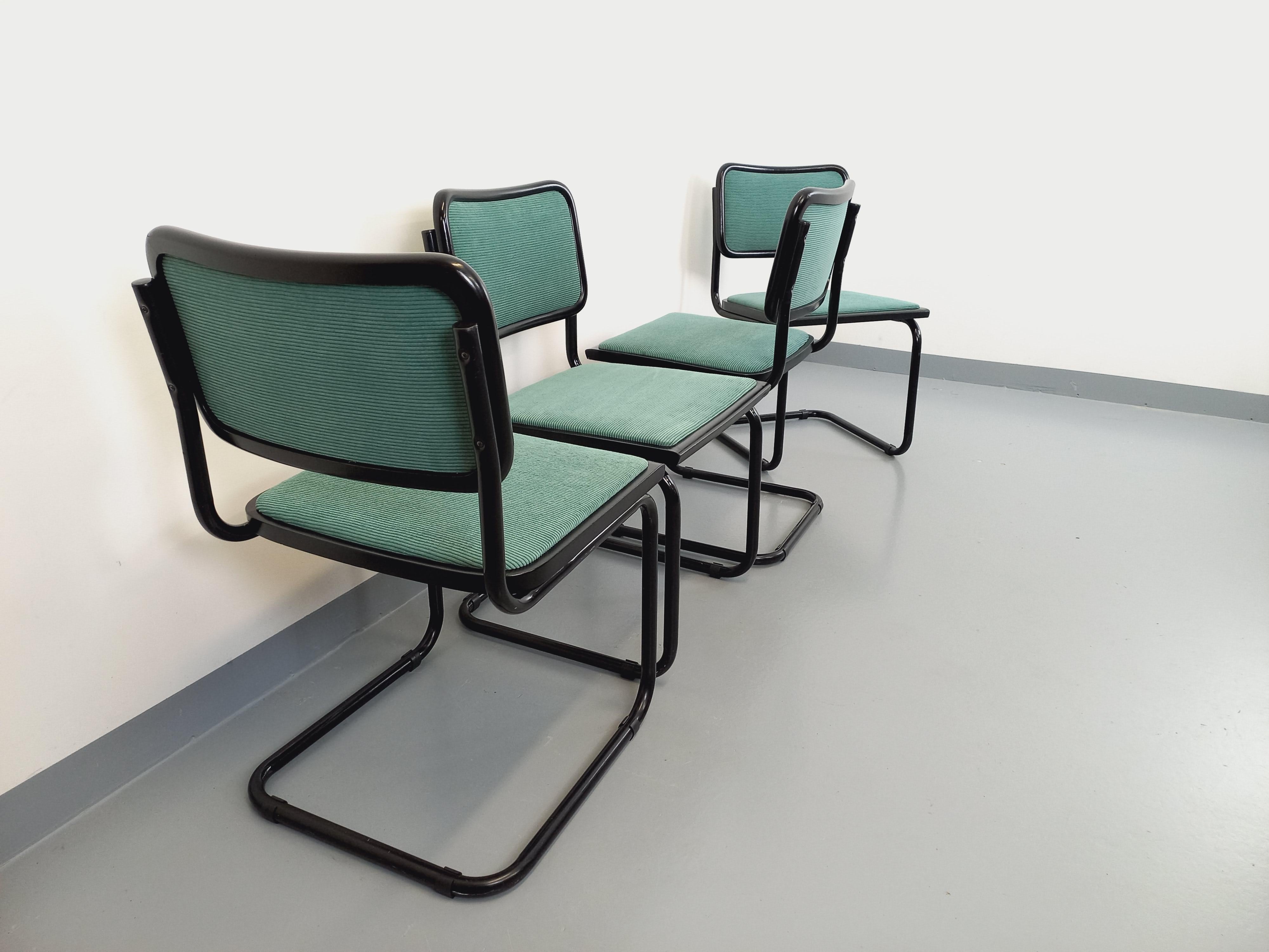 Suite de 4 chaises vintage Marcel Breuer Cesca B32 in stile Bauhaus in métal noir in vendita 10