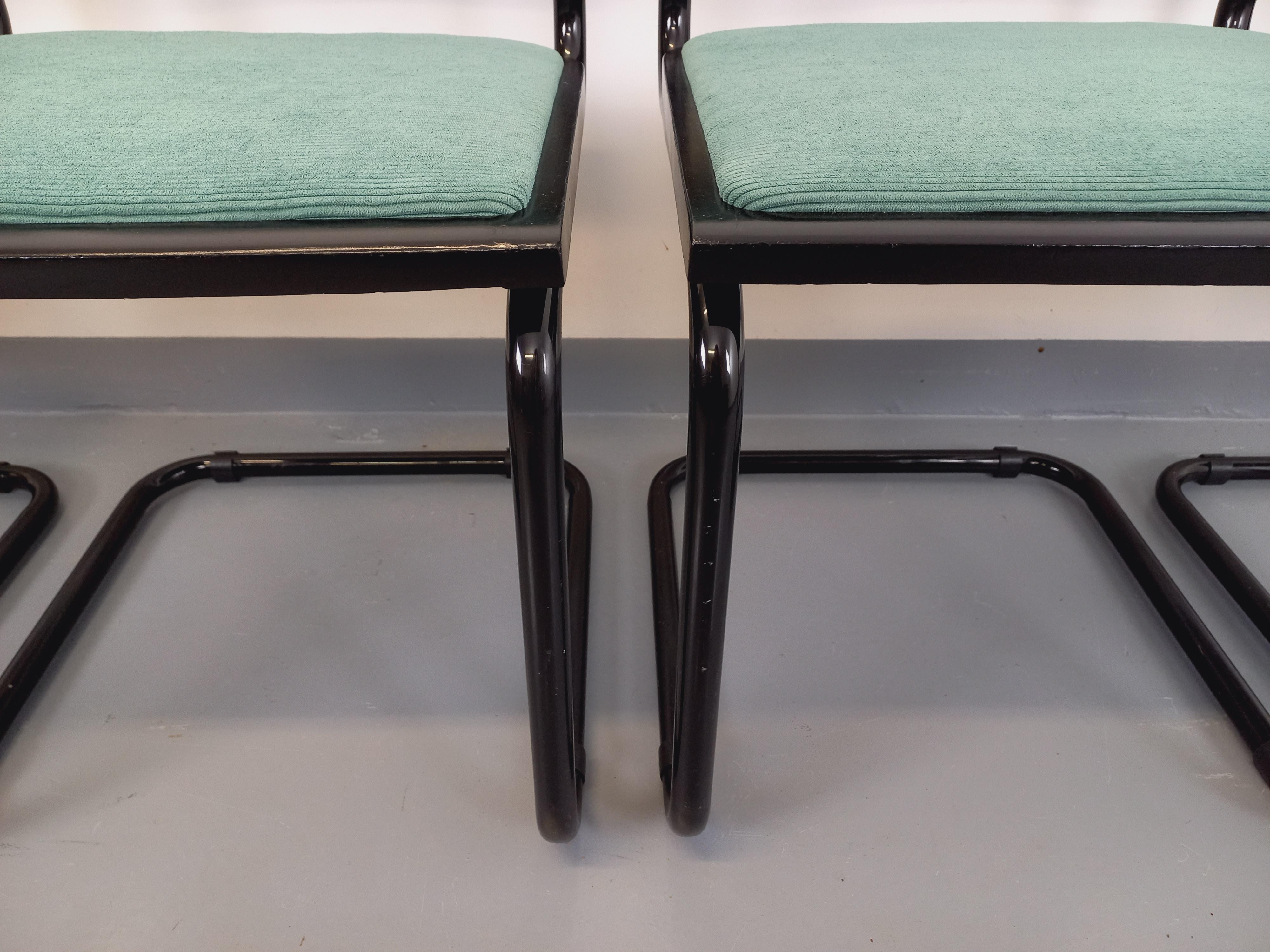 Suite de 4 chaises vintage Marcel Breuer Cesca B32 in stile Bauhaus in métal noir in vendita 13