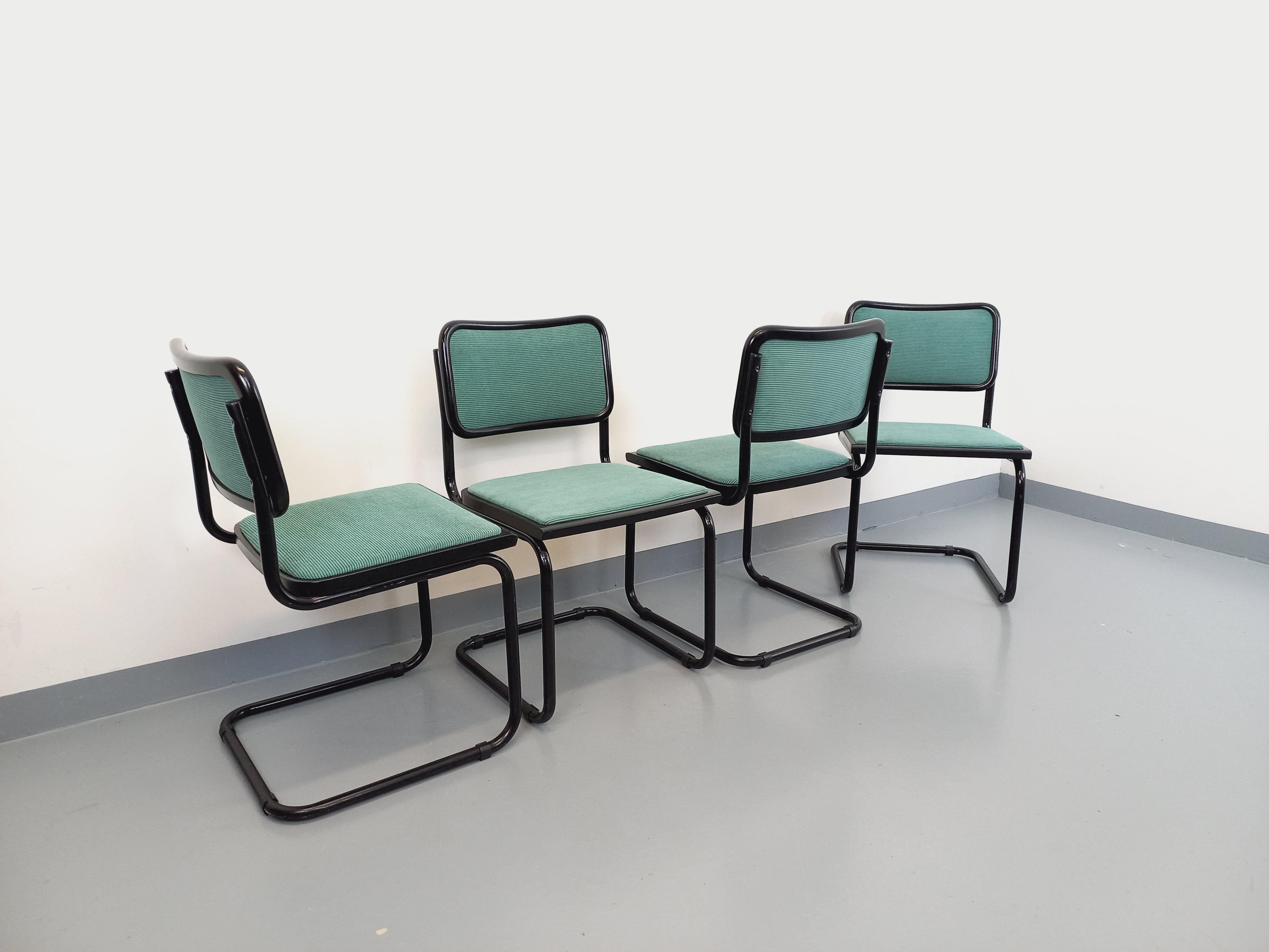 Fine XX secolo Suite de 4 chaises vintage Marcel Breuer Cesca B32 in stile Bauhaus in métal noir in vendita