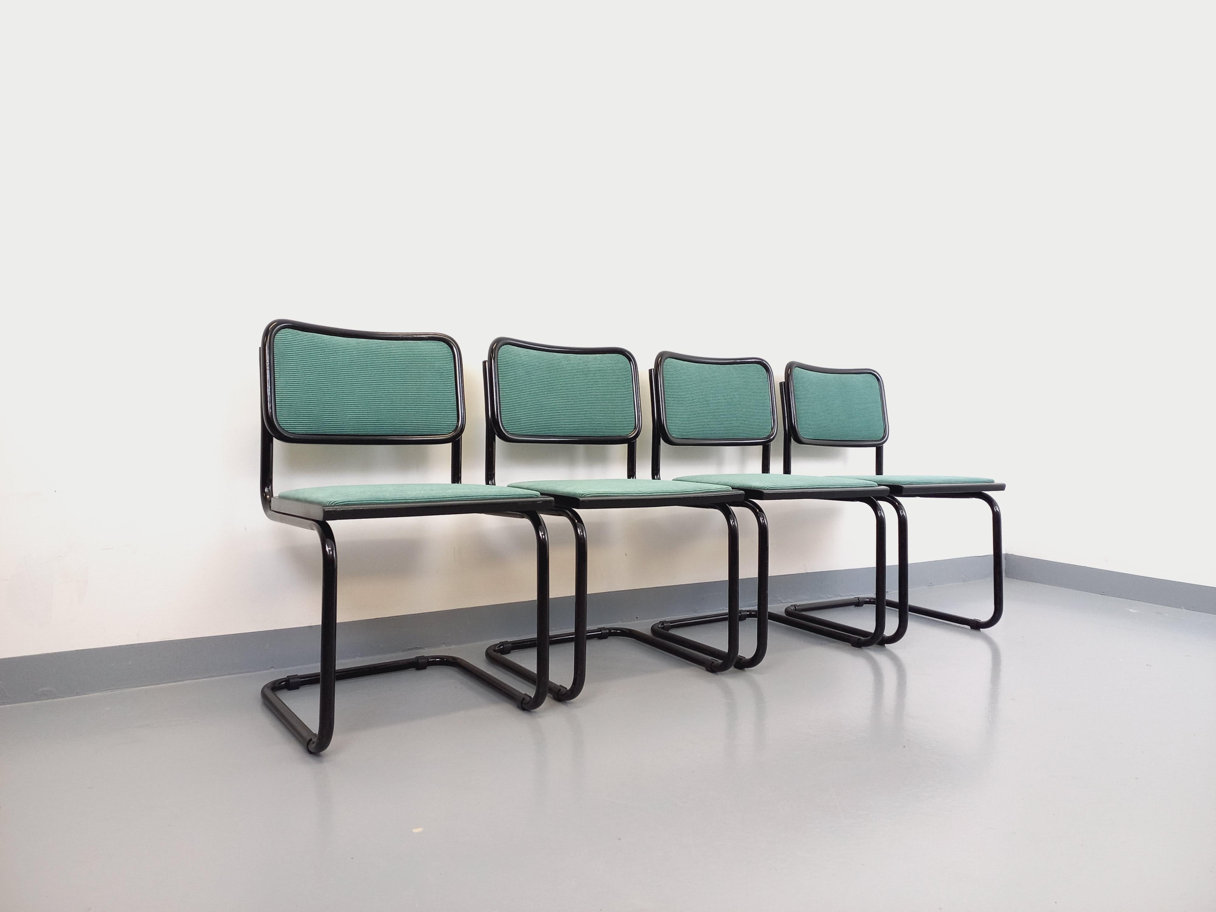 Suite de 4 chaises vintage Marcel Breuer Cesca B32 in stile Bauhaus in métal noir in vendita 2