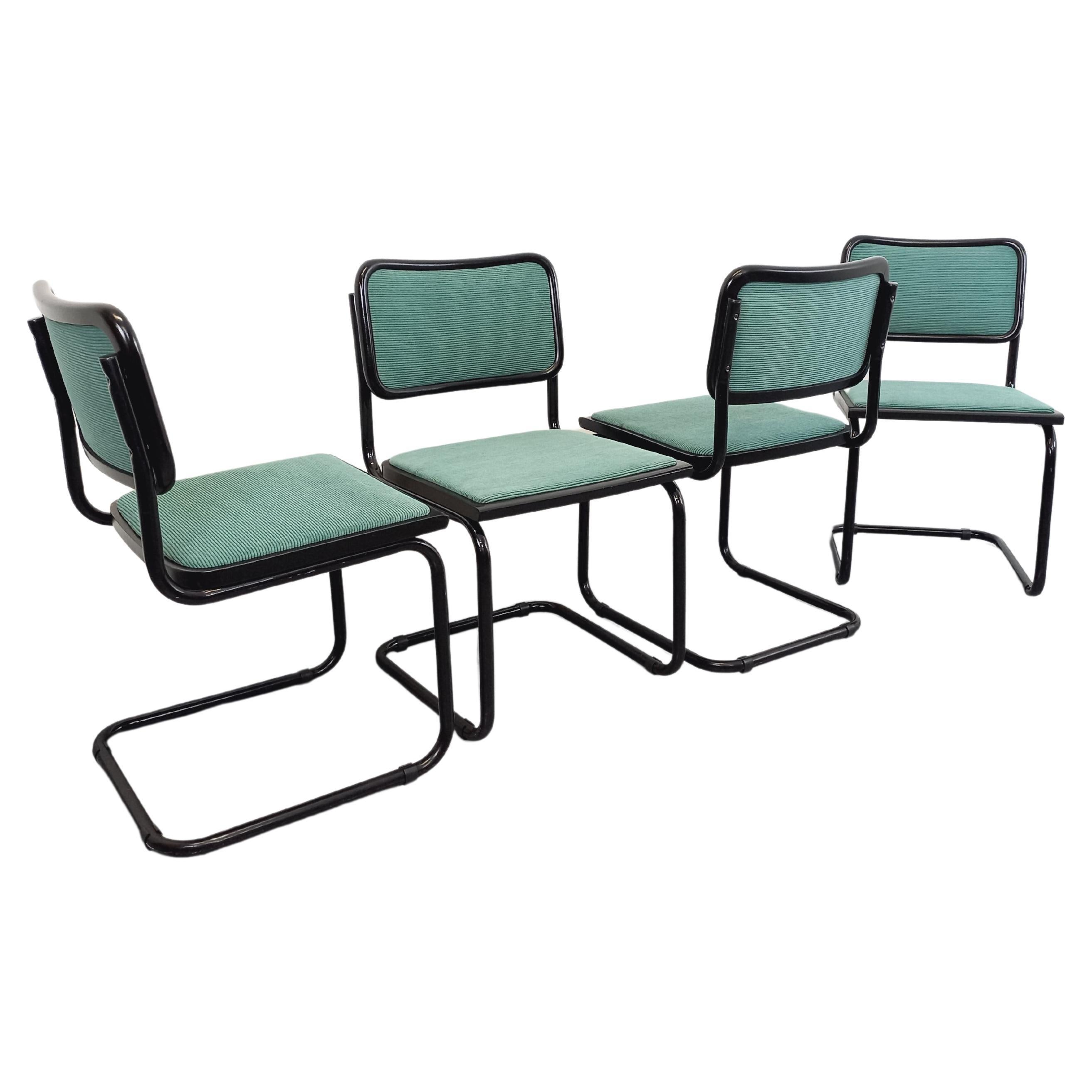 Suite de 4 chaises vintage Marcel Breuer Cesca B32 style Bauhaus en métal noir