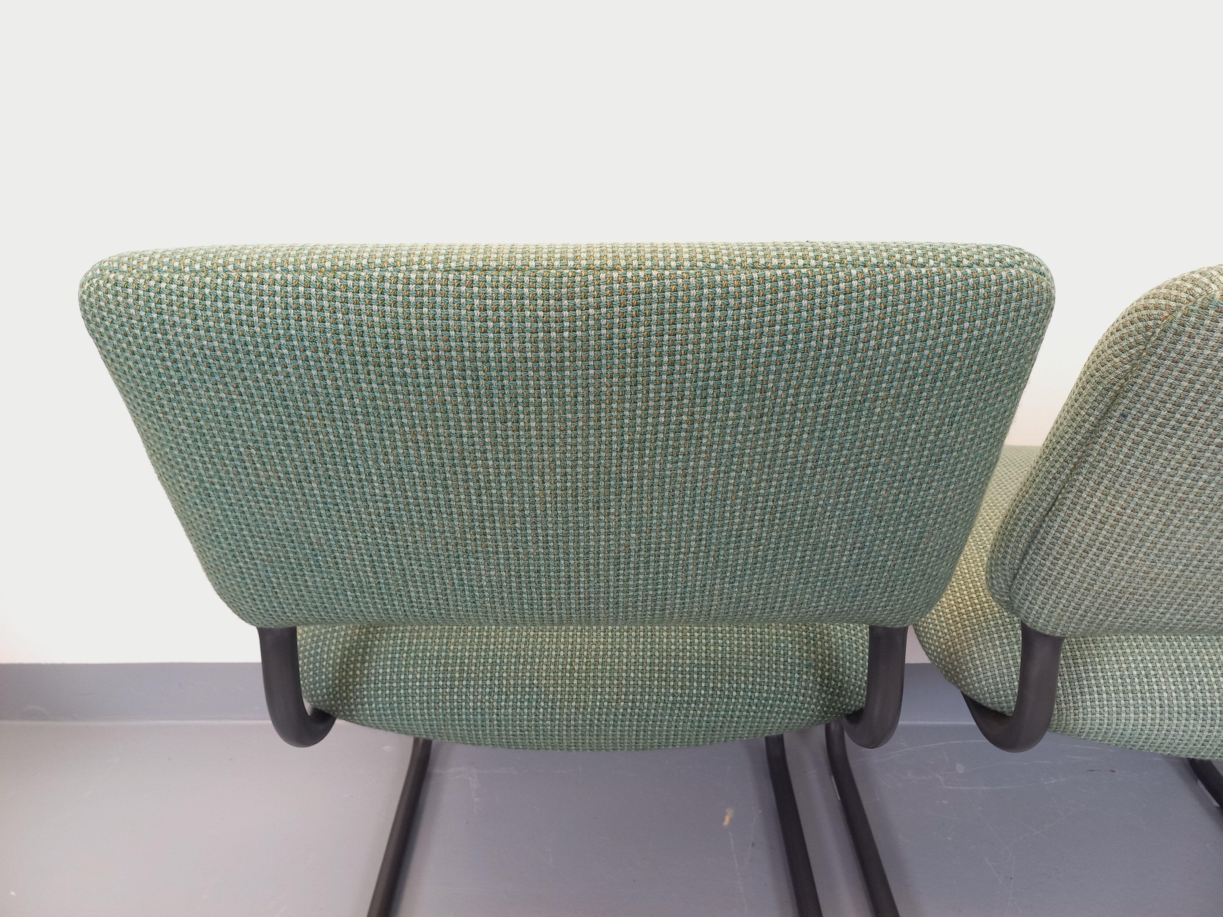 Suite de 4 chaises vintage Steelcase style Marcel Breuer Cesca B32 en métal gris For Sale 3