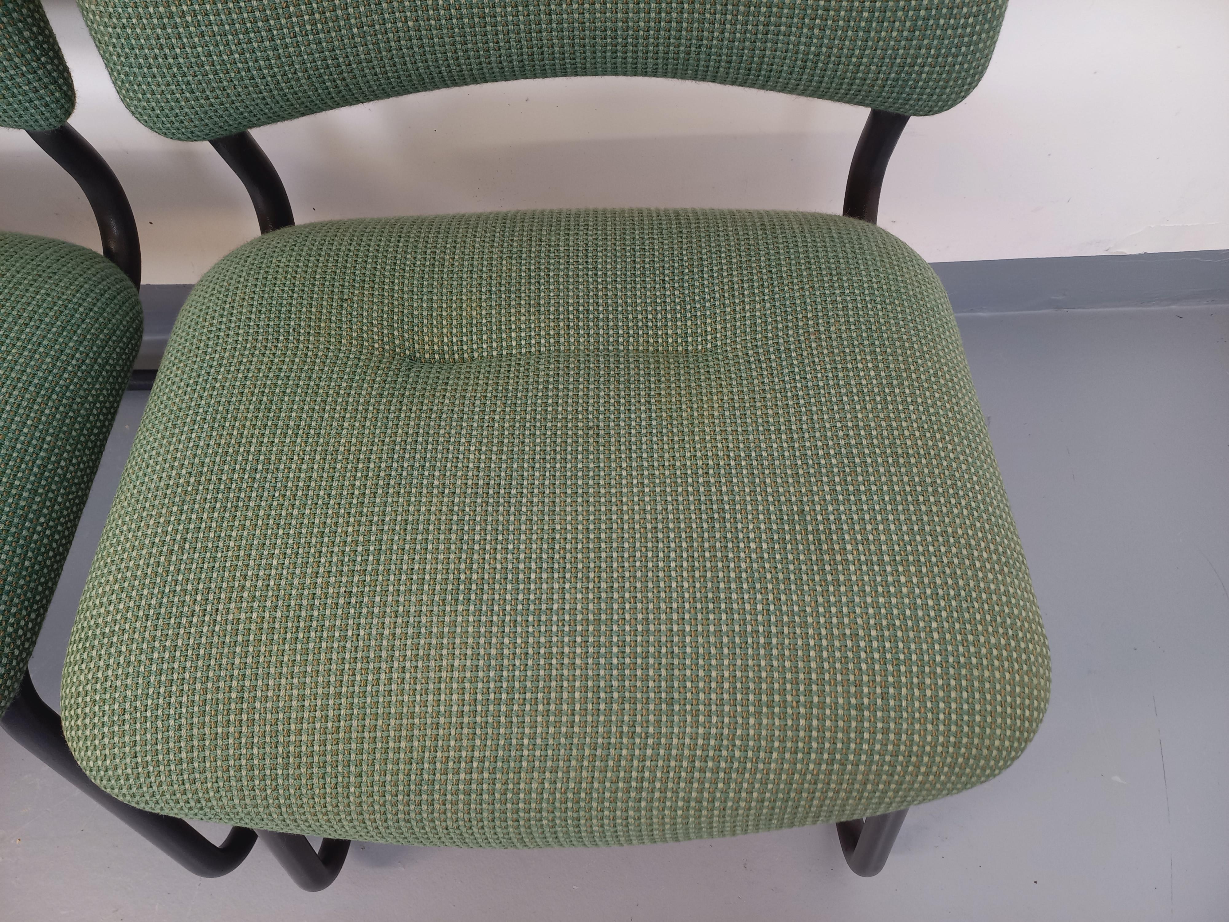 Suite de 4 chaises vintage Steelcase style Marcel Breuer Cesca B32 en métal gris For Sale 10