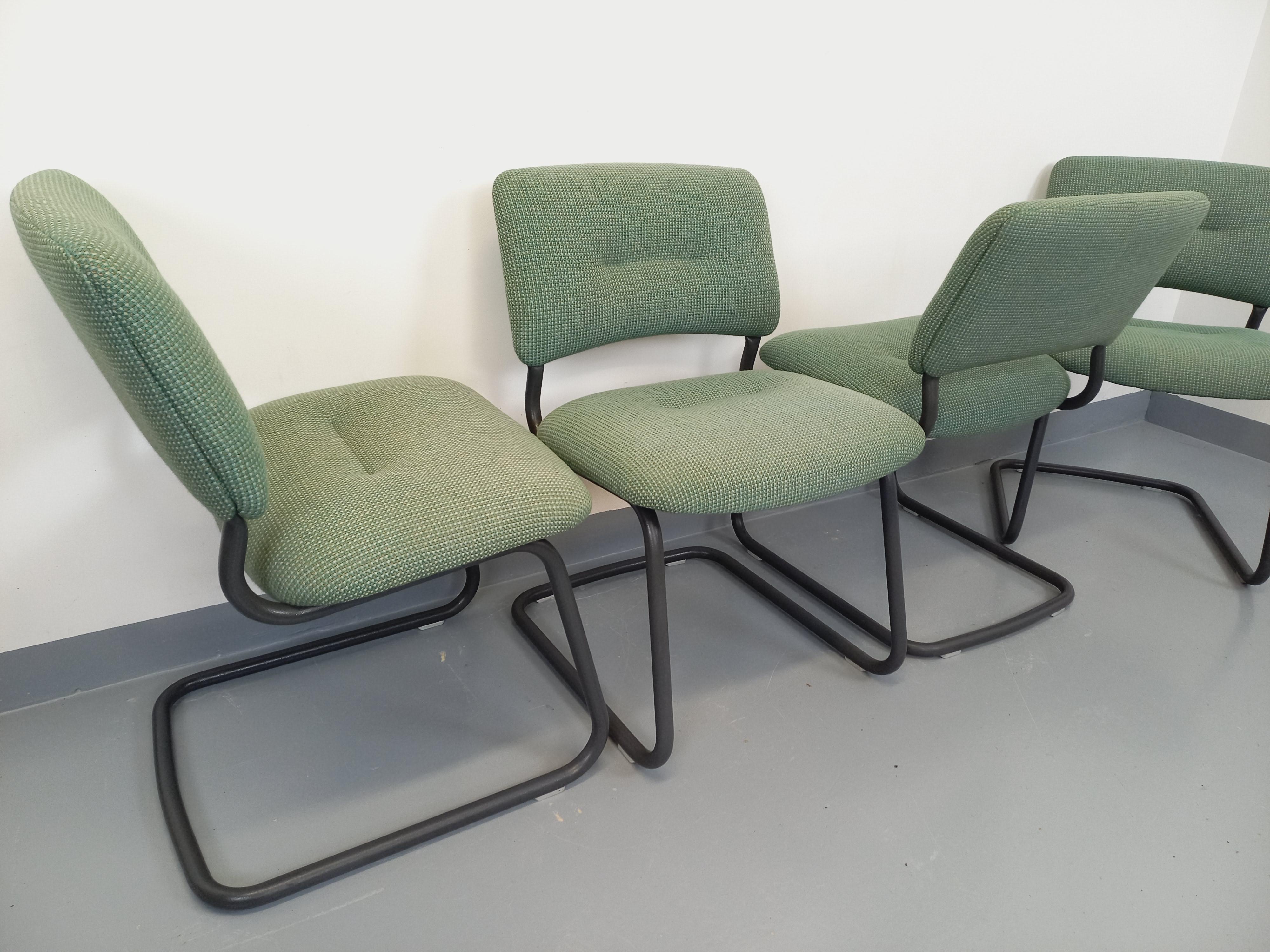 Suite de 4 chaises vintage Steelcase style Marcel Breuer Cesca B32 en métal gris For Sale 12