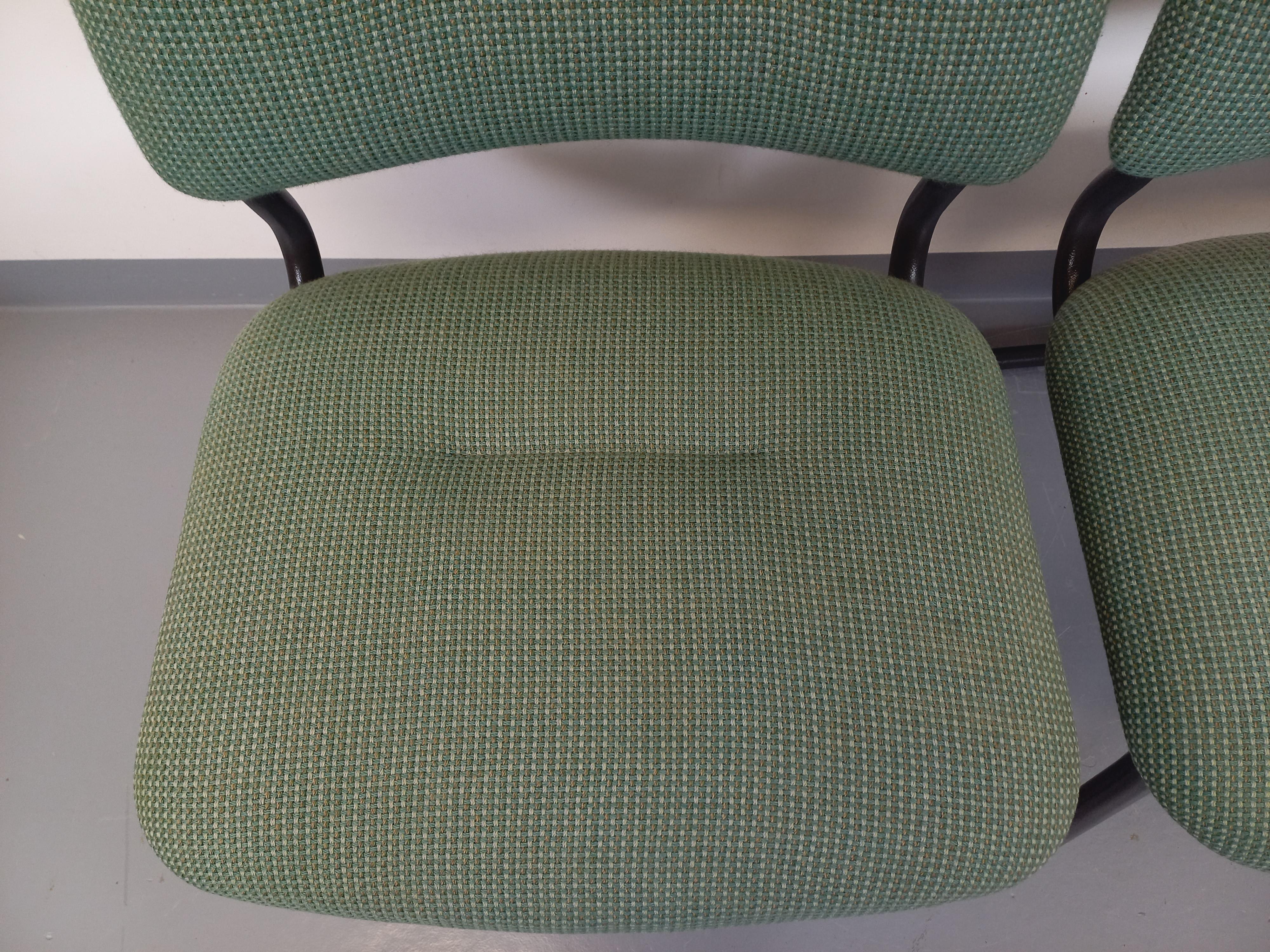 Late 20th Century Suite de 4 chaises vintage Steelcase style Marcel Breuer Cesca B32 en métal gris For Sale