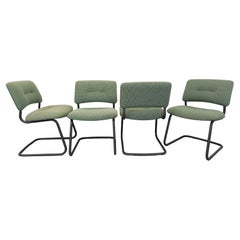 Suite de 4 chaises vintage Steelcase style Marcel Breuer Cesca B32 en métal gris