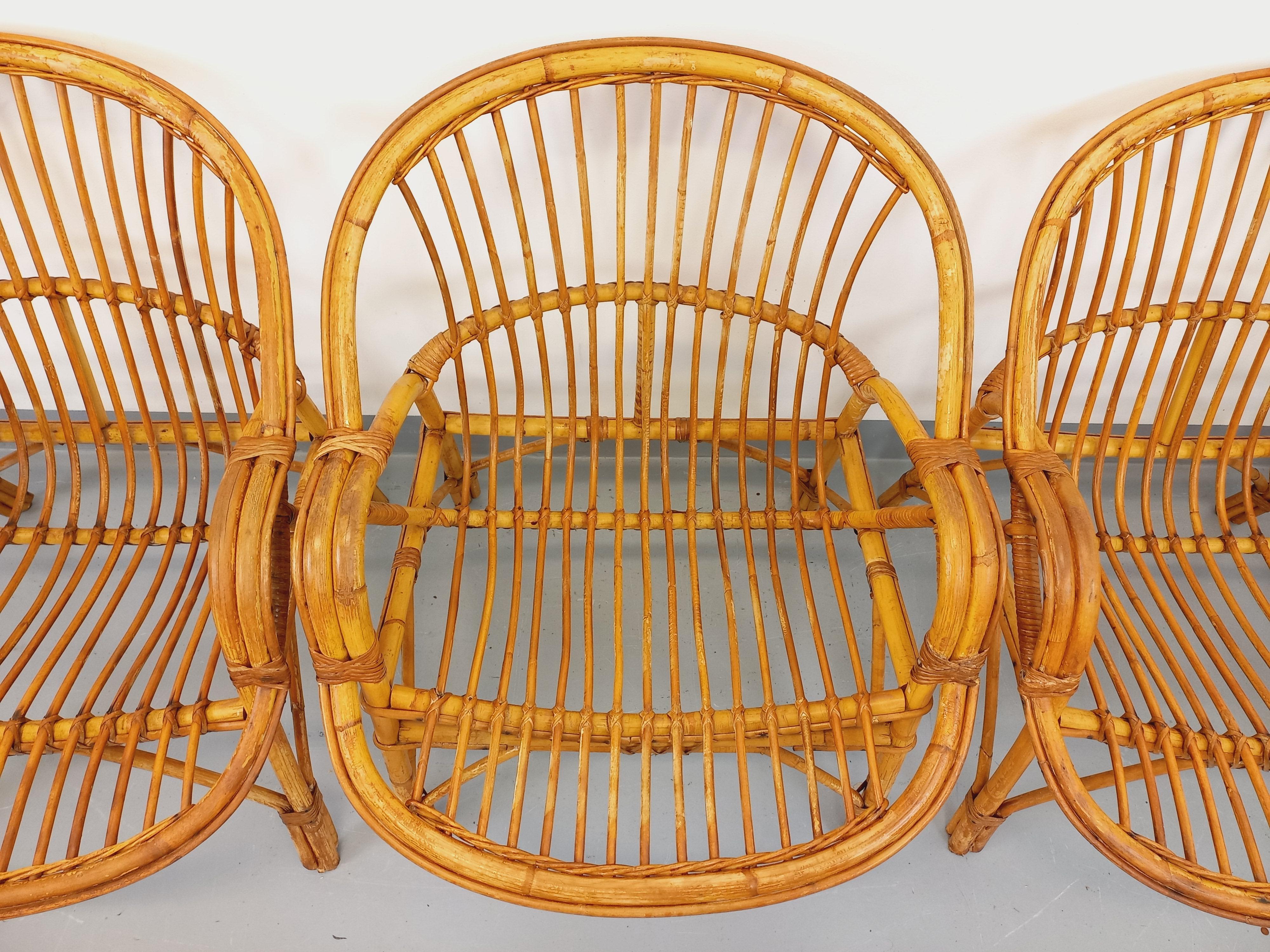 Suite de 4 fauteuils vintage en rotin des années 60 en venta 7