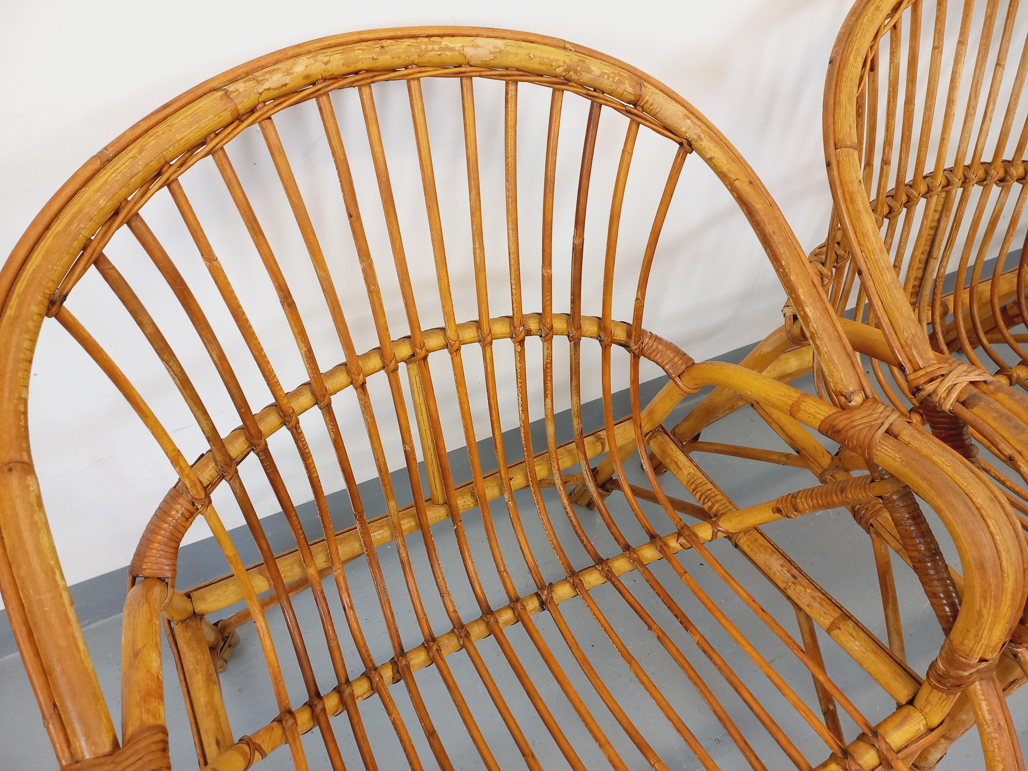 Suite de 4 fauteuils vintage en rotin des années 60 en venta 10