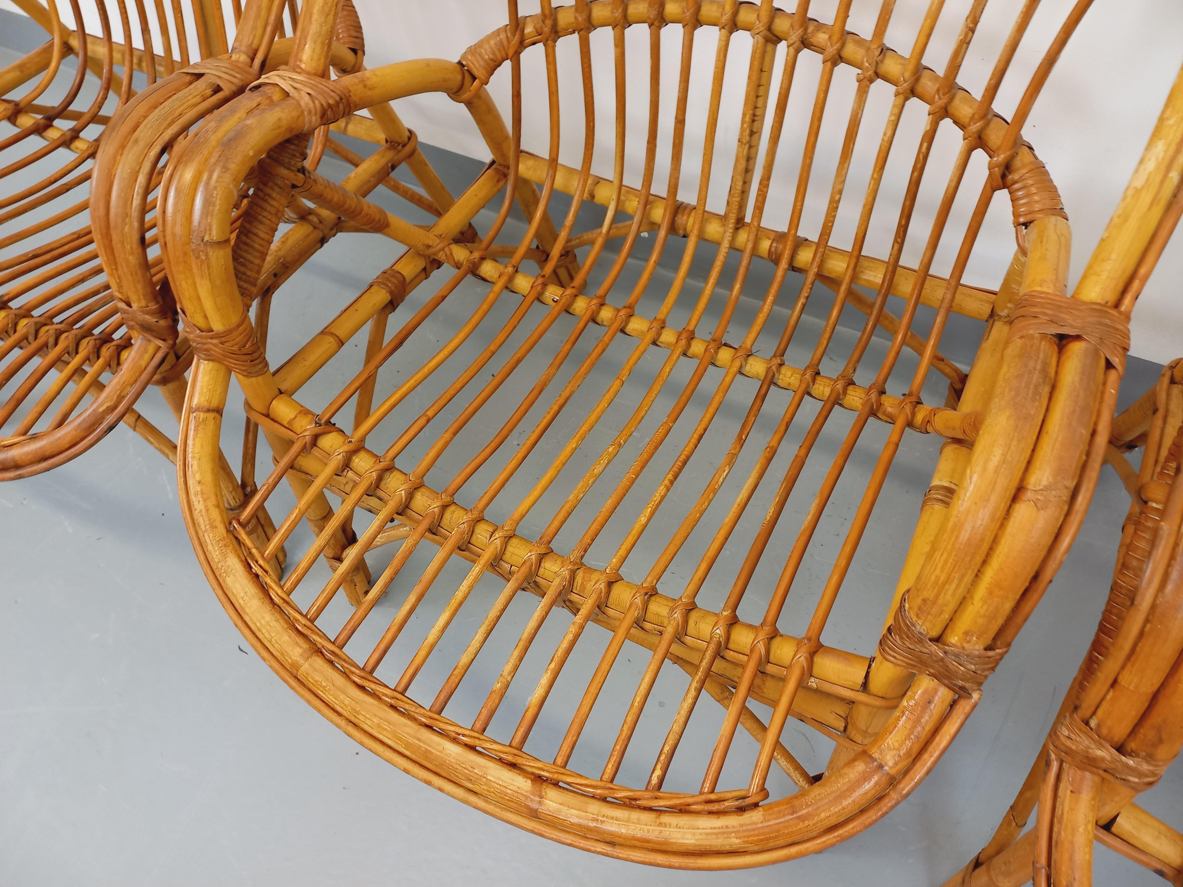 Suite de 4 fauteuils vintage en rotin des années 60 en Bueno estado para la venta en BESANÇON, FR