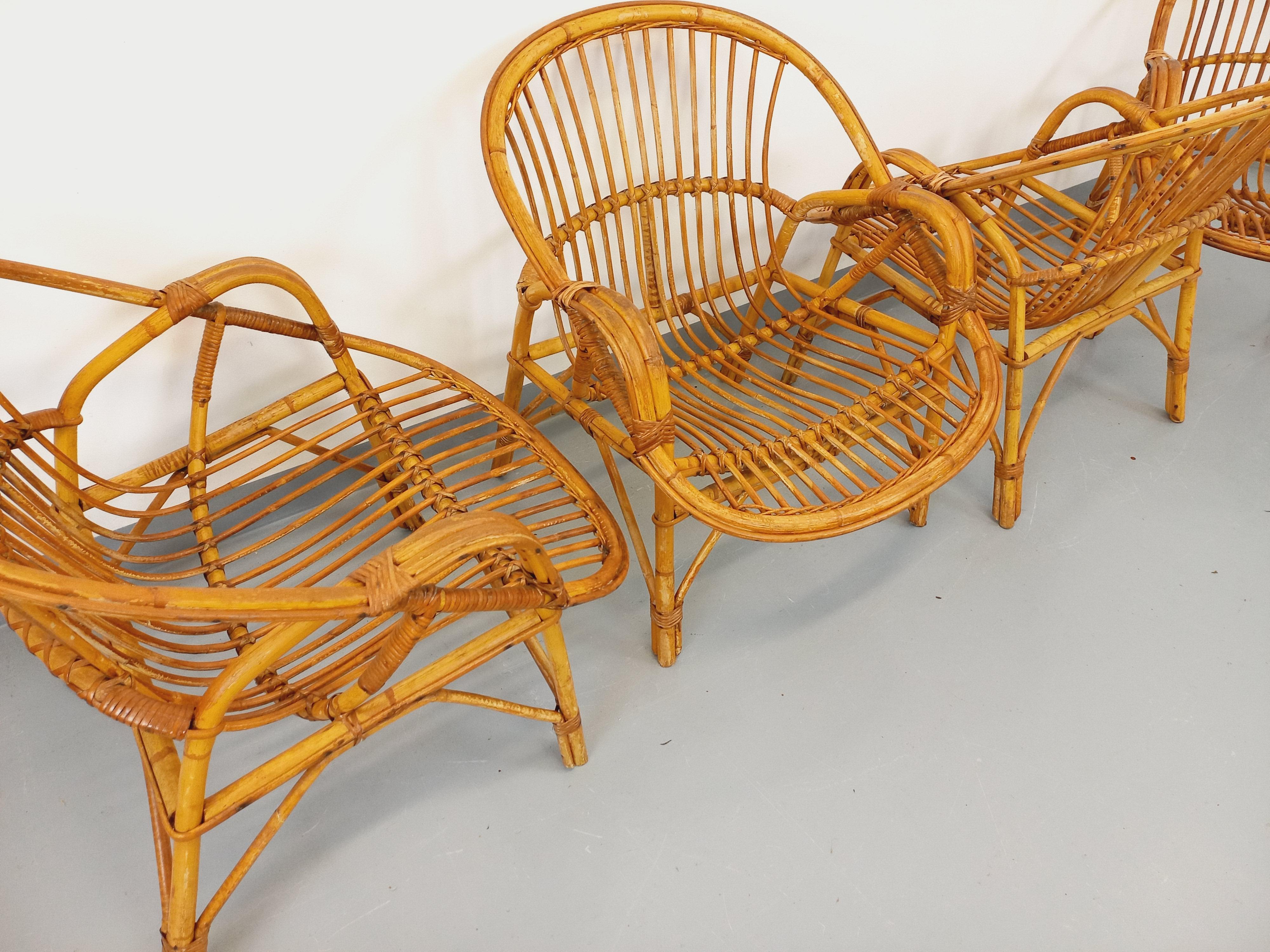 Suite de 4 fauteuils vintage en rotin des années 60 en venta 1