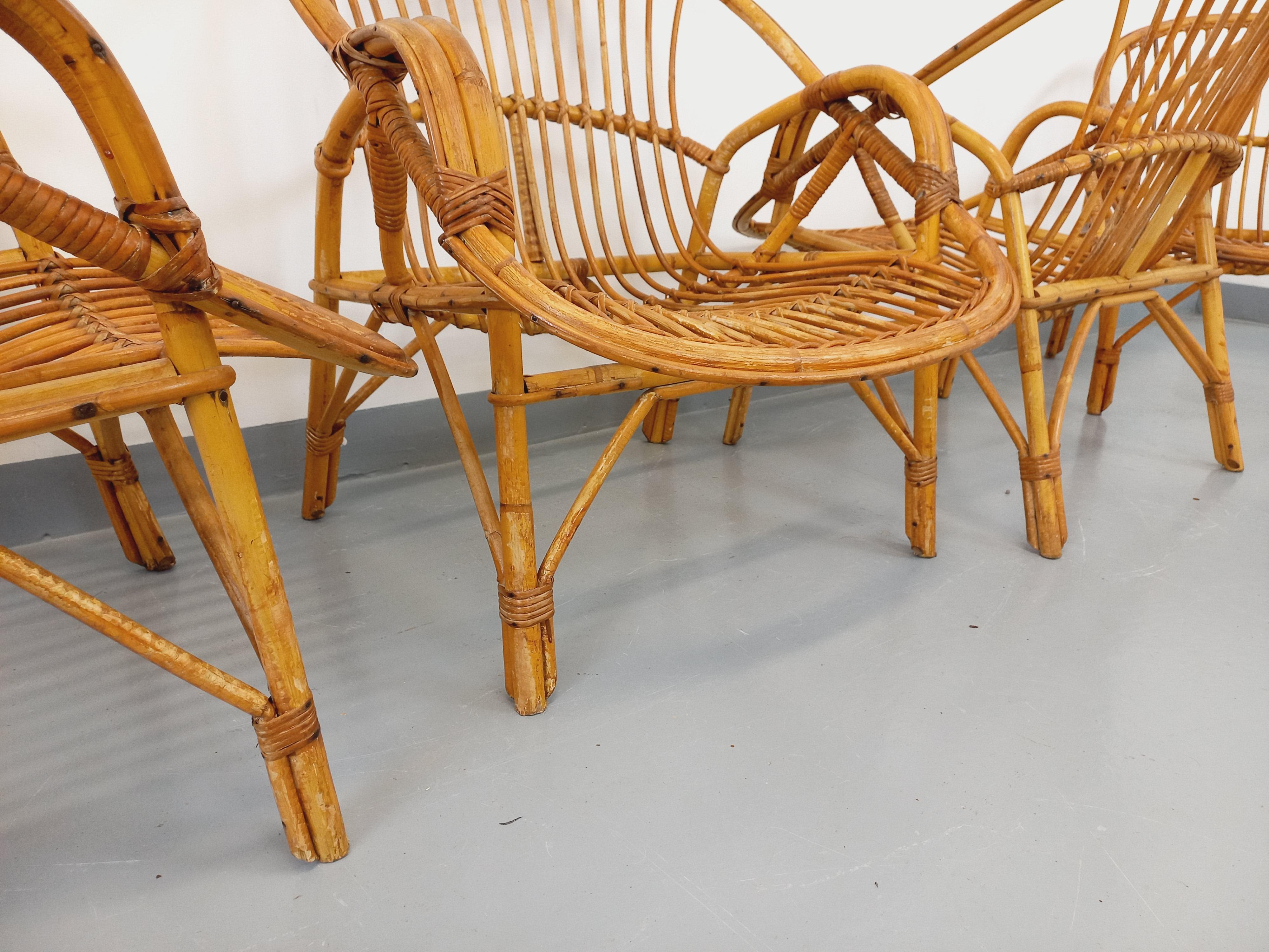 Suite de 4 fauteuils vintage en rotin des années 60 en venta 2