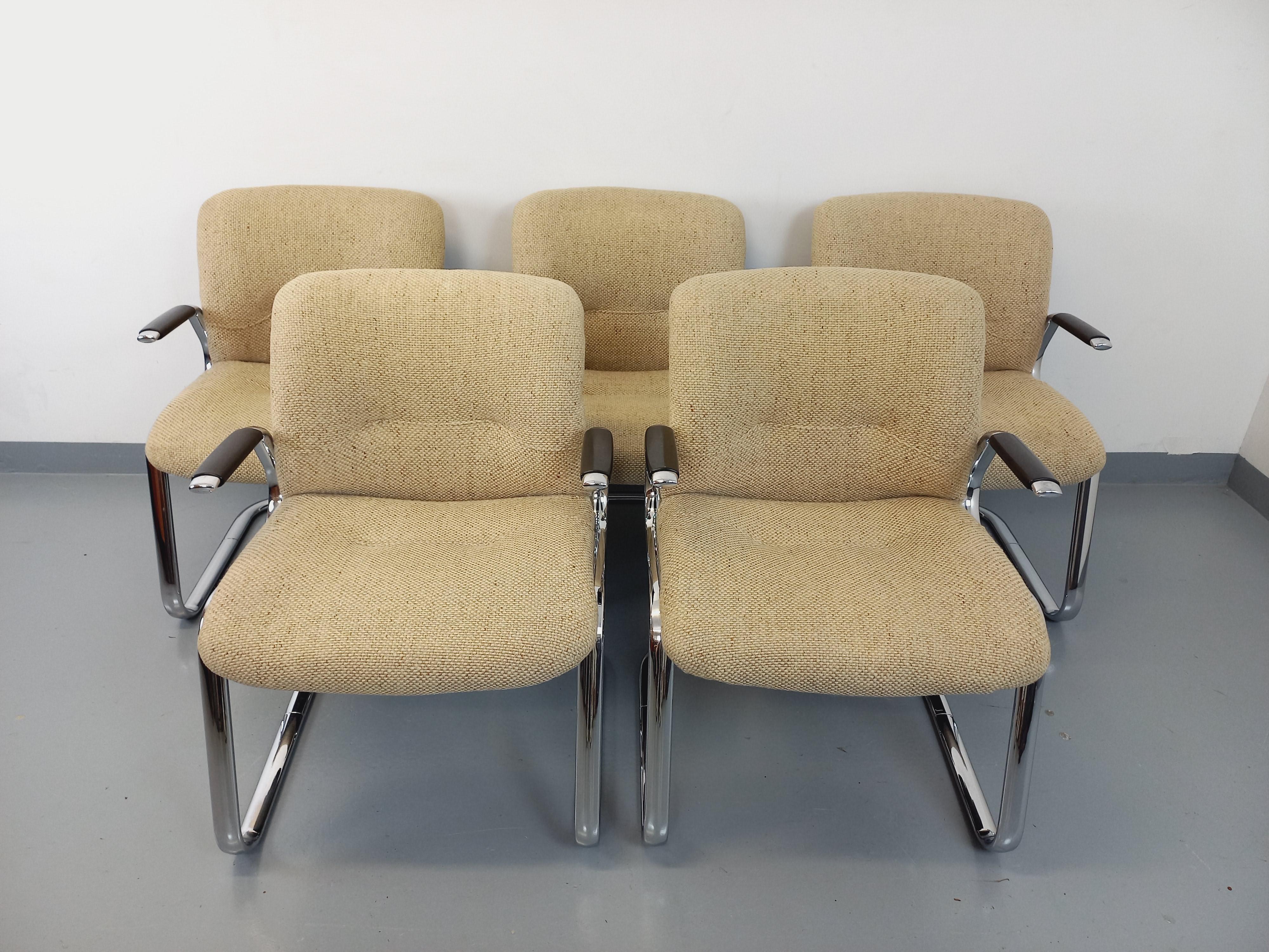 Suite di 5 mobili con portaoggetti Steelcase Strafor in metallo cromato e tessuto in vendita 4