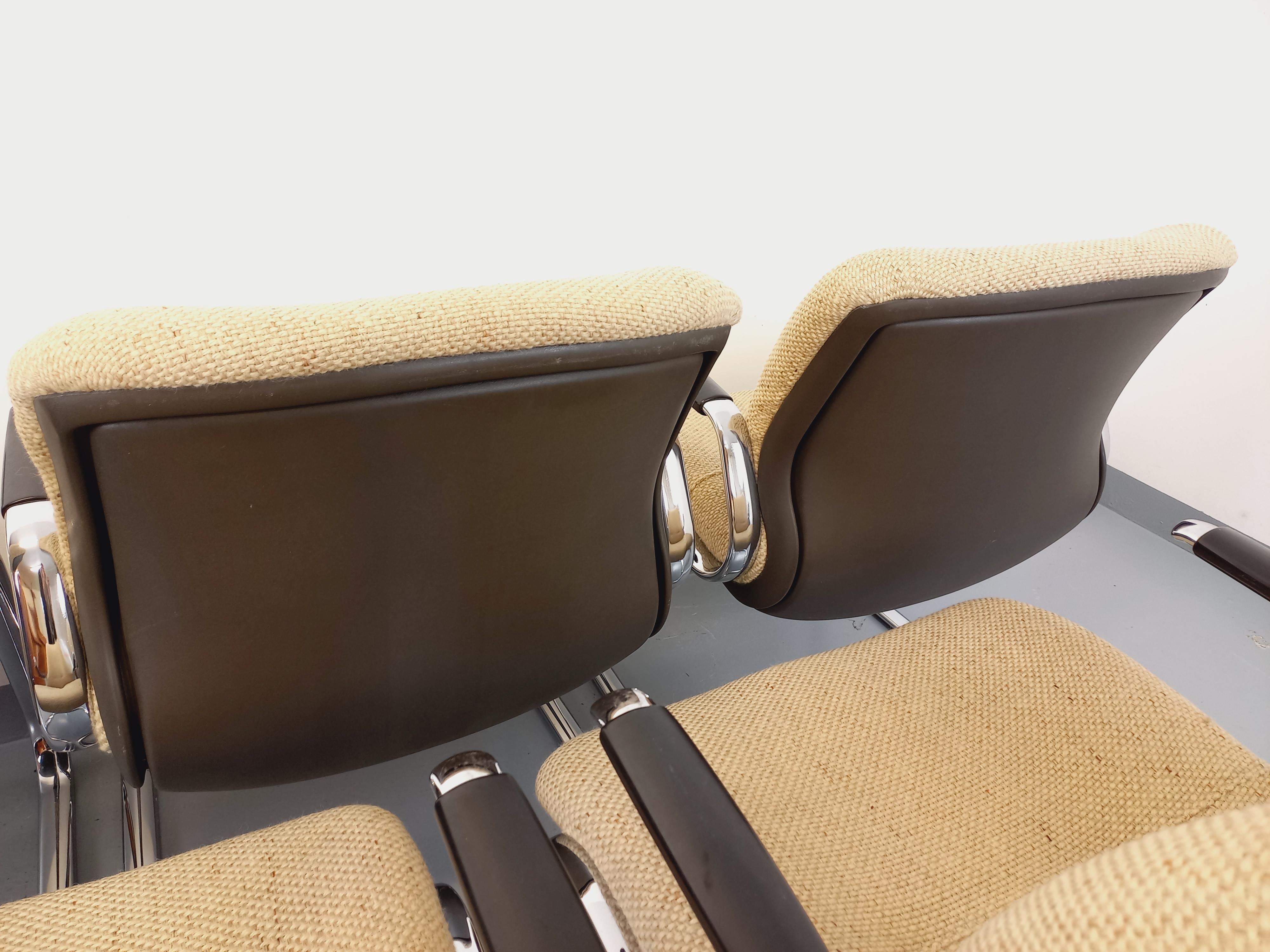 Suite di 5 mobili con portaoggetti Steelcase Strafor in metallo cromato e tessuto in vendita 5