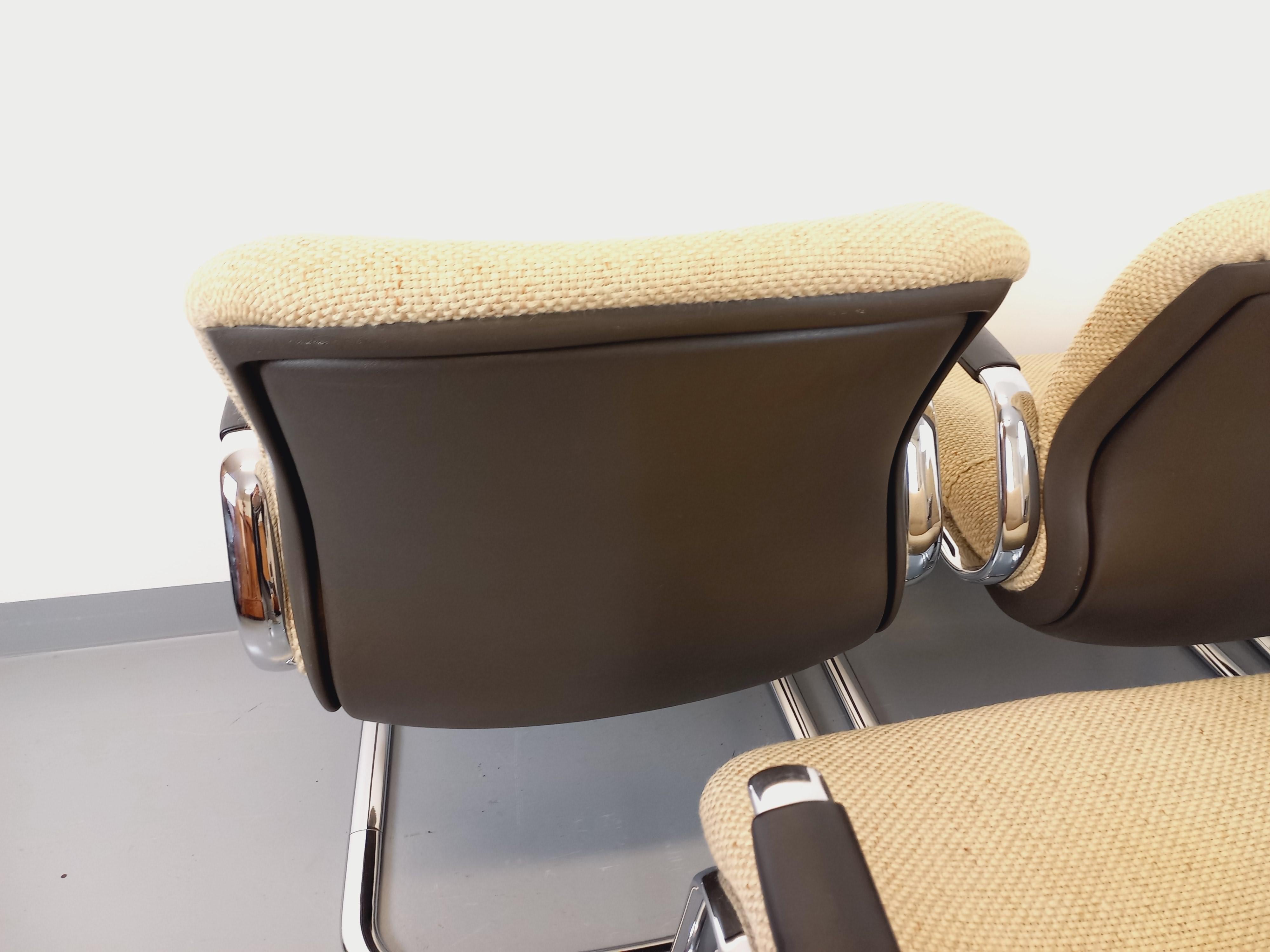 Suite di 5 mobili con portaoggetti Steelcase Strafor in metallo cromato e tessuto in vendita 6