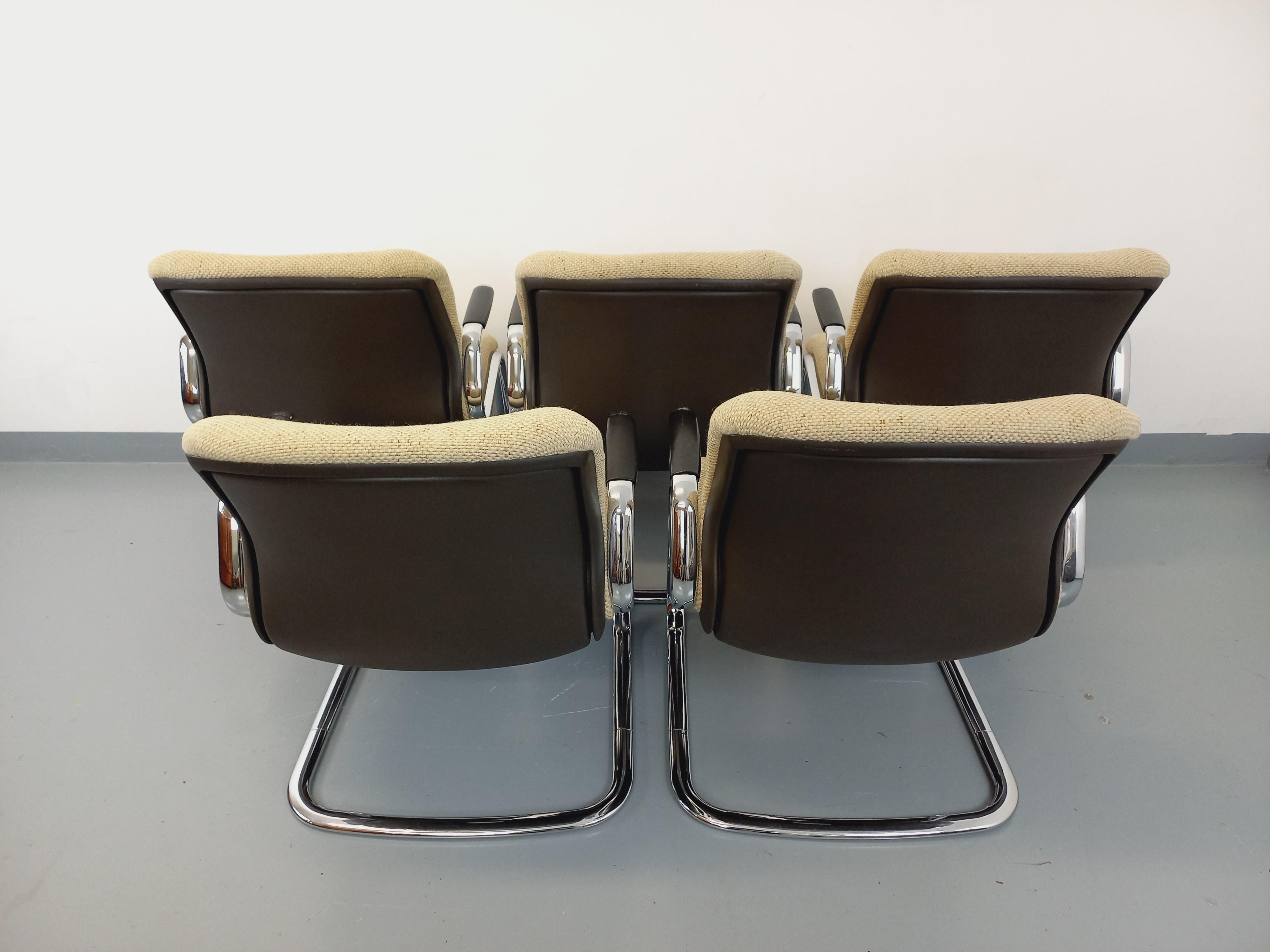 Suite di 5 mobili con portaoggetti Steelcase Strafor in metallo cromato e tessuto in vendita 8
