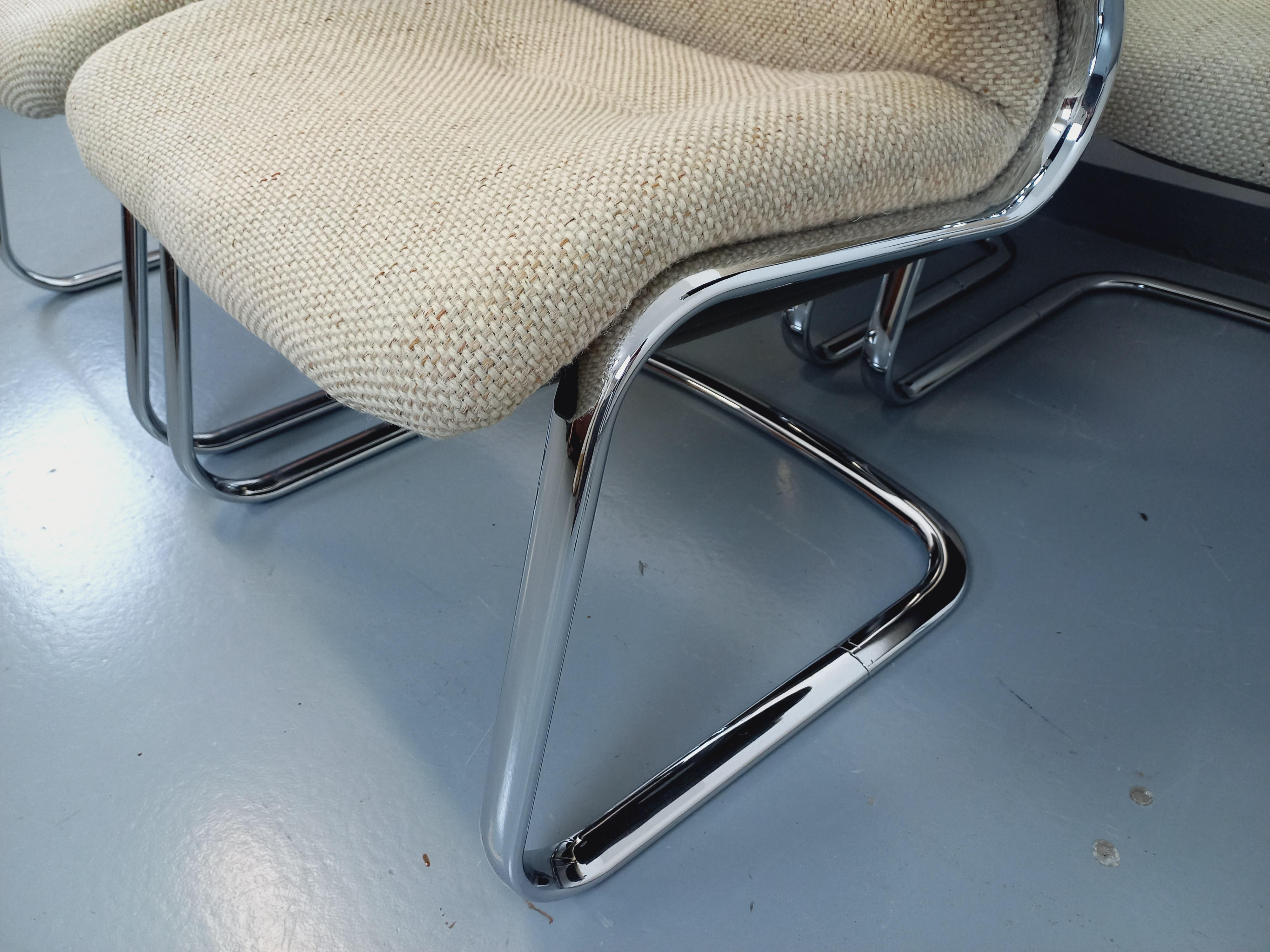 Fine XX secolo Suite di 5 mobili con portaoggetti Steelcase Strafor in metallo cromato e tessuto in vendita