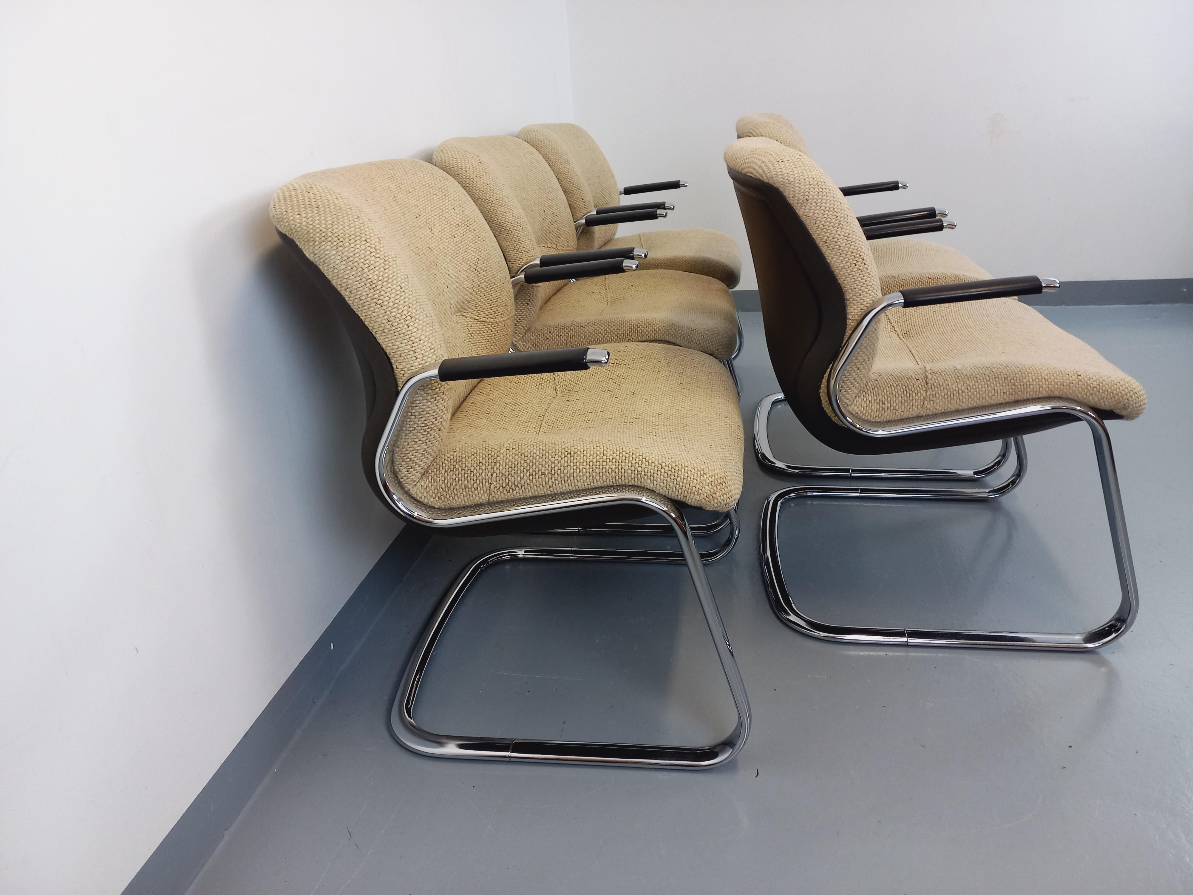 Suite di 5 mobili con portaoggetti Steelcase Strafor in metallo cromato e tessuto in vendita 1