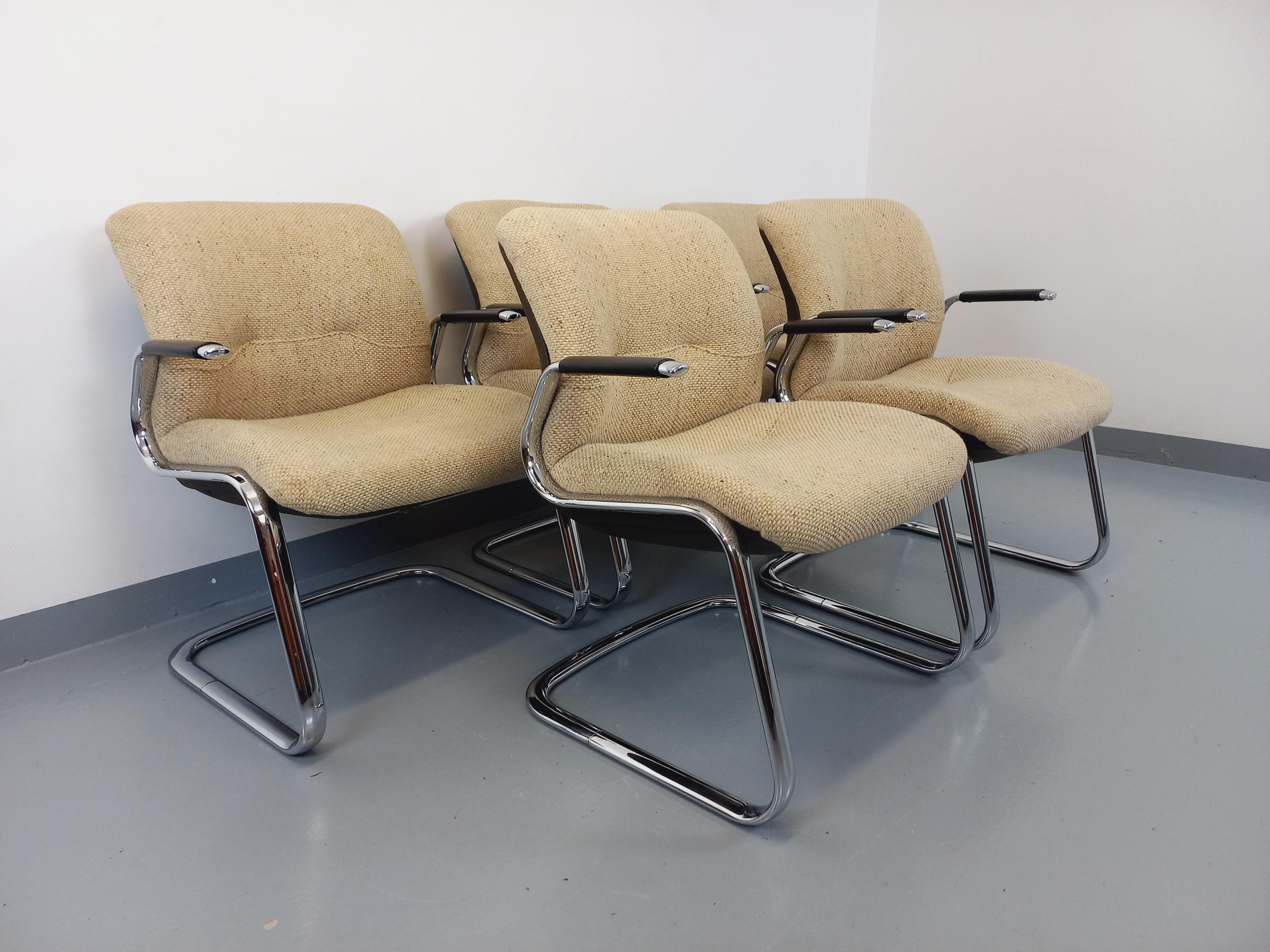 Suite di 5 mobili con portaoggetti Steelcase Strafor in metallo cromato e tessuto in vendita 2