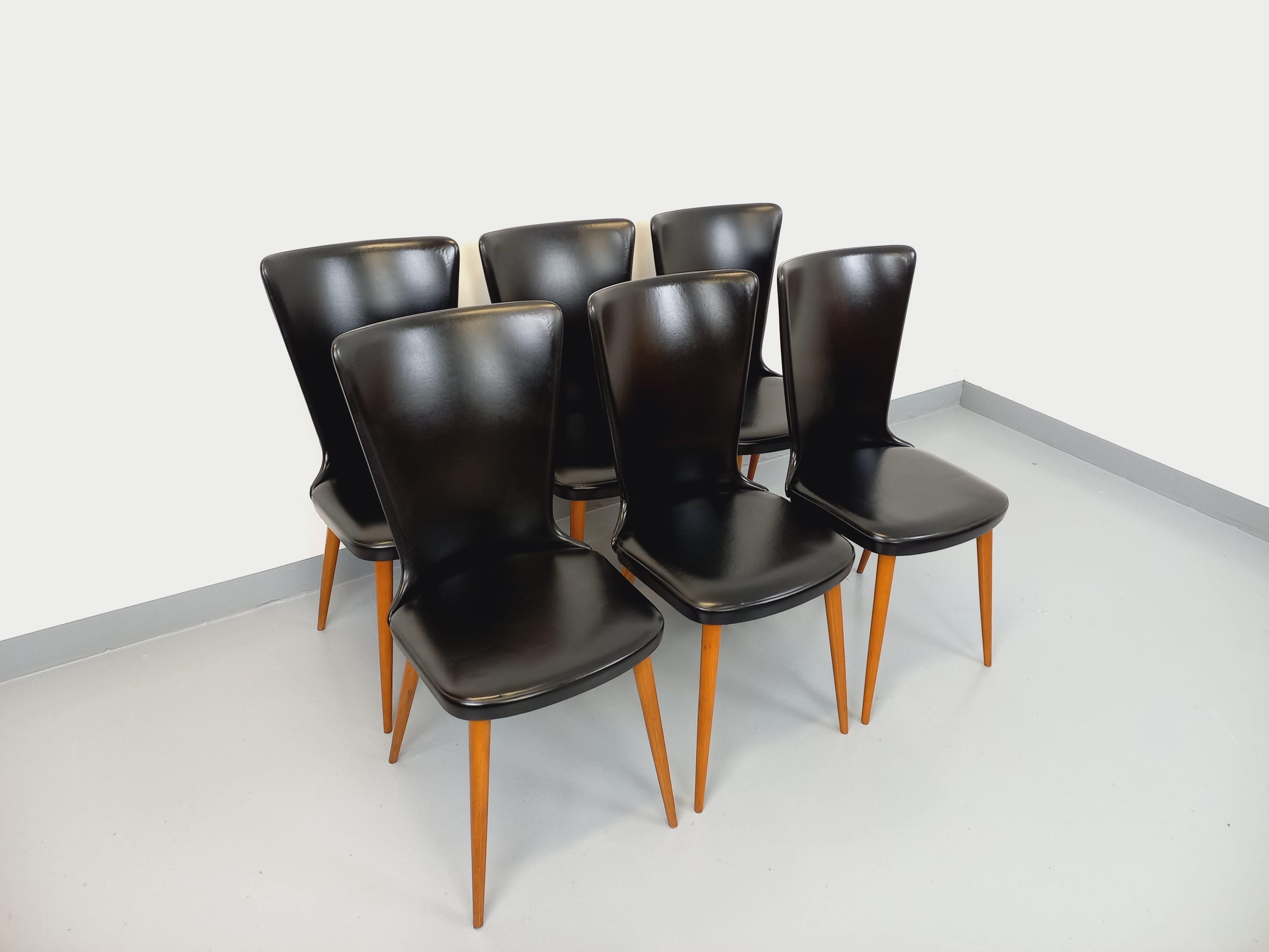 Francese Suite di 6 sedie Baumann Essor vintage in bois de hêtre e skai degli anni '60 in vendita