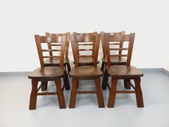 Suite de 6 chaises brutalistes vintage en bois de chêne des années 50