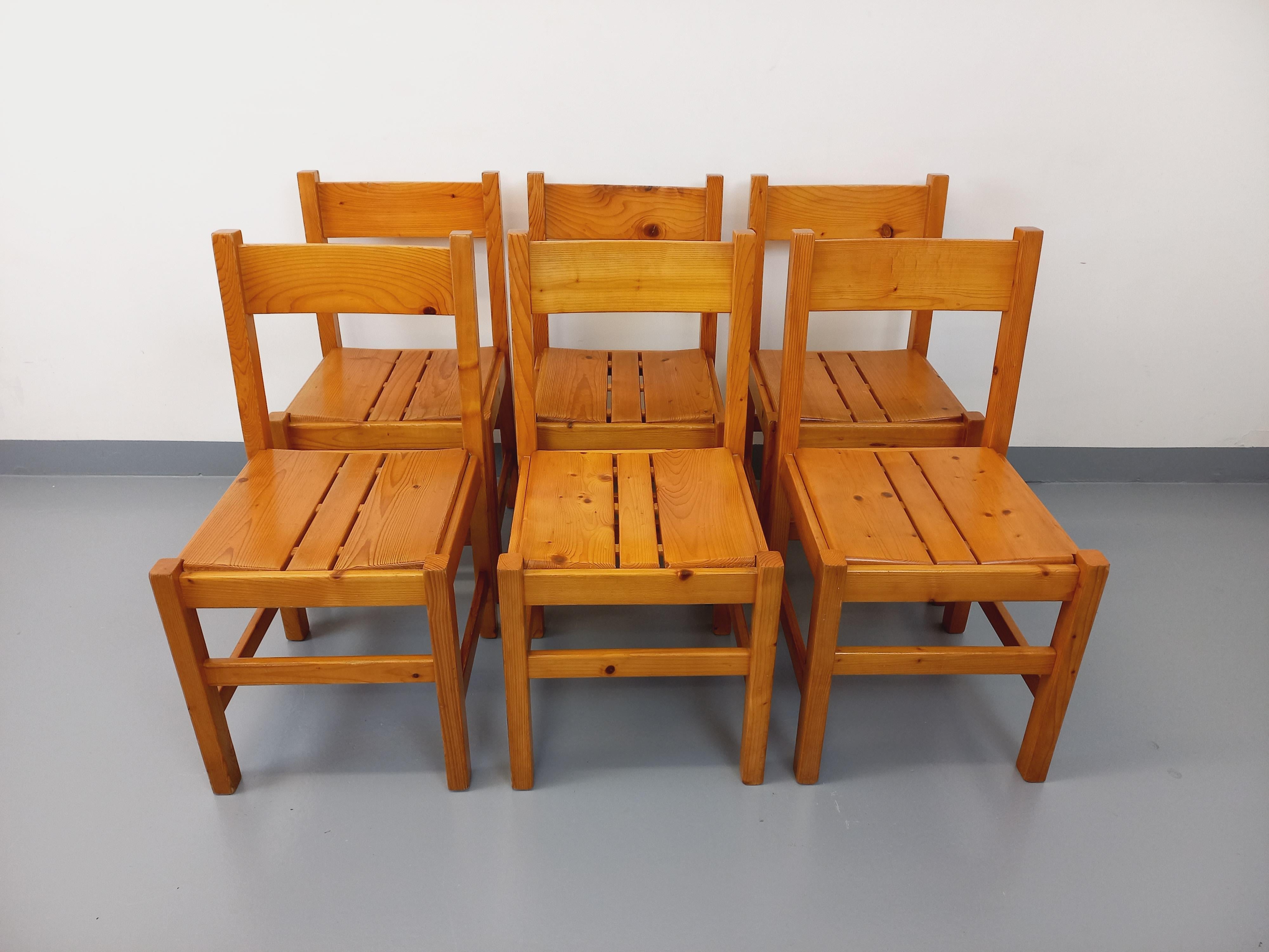 Suite de 6 chaises Charlotte Perriand Les Arcs vintage en pin des années 60 70 im Angebot 3