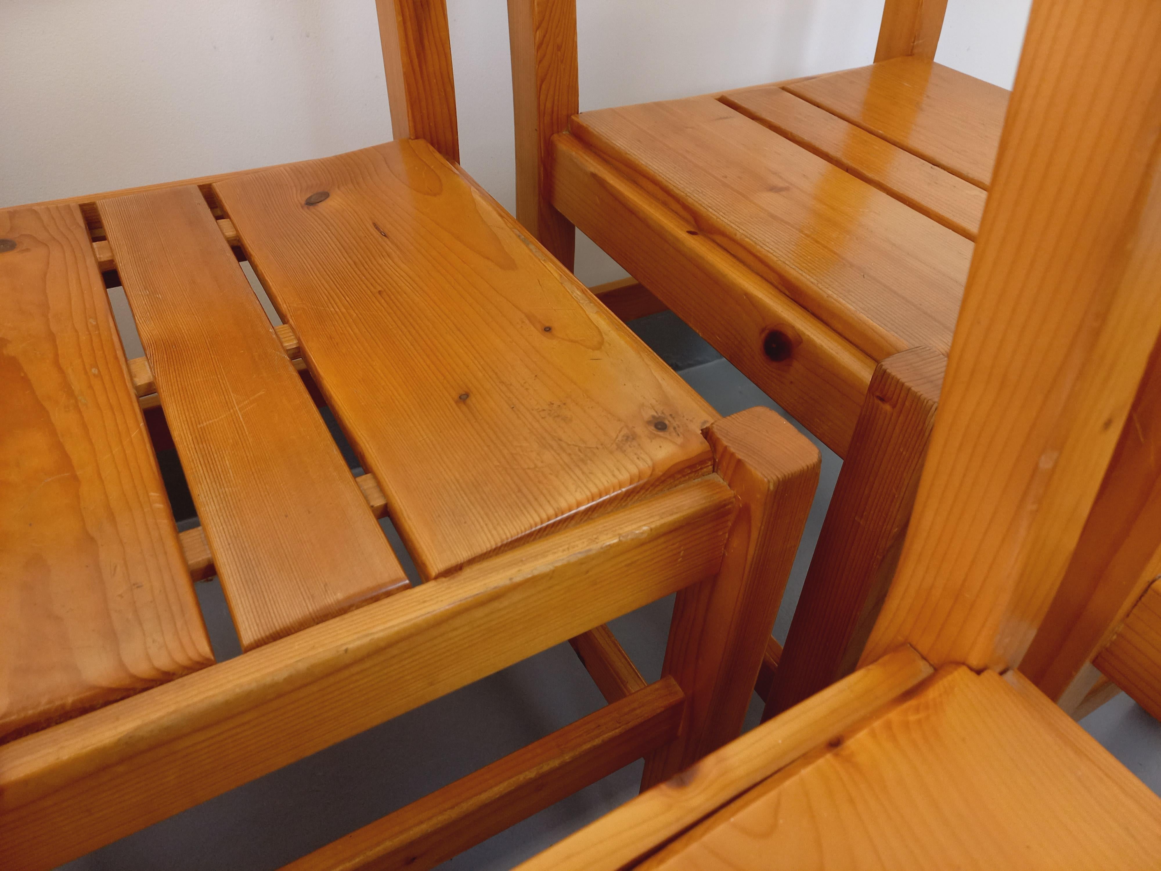 Suite de 6 chaises Charlotte Perriand Les Arcs vintage en pin des années 60 70 im Angebot 10