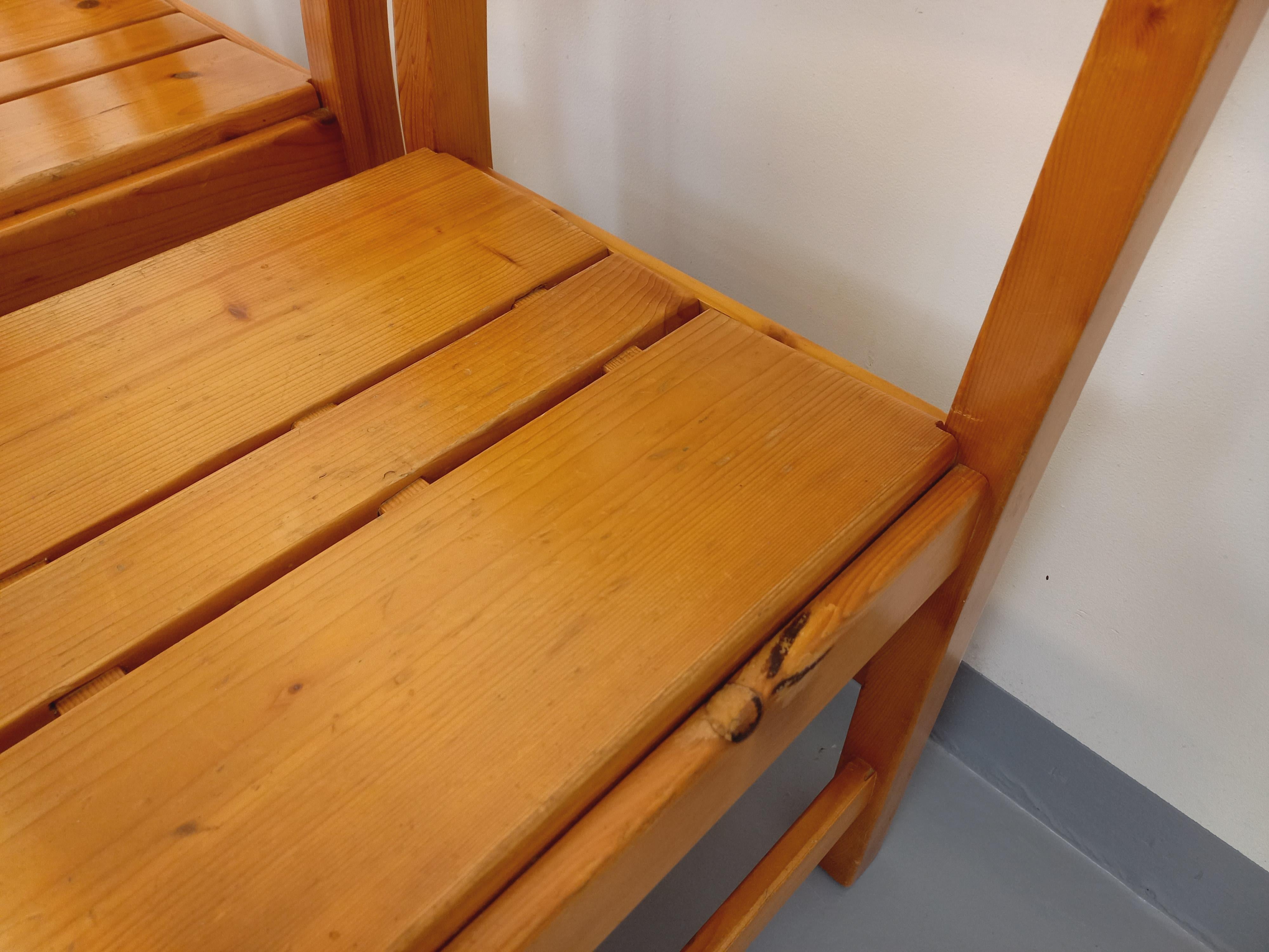 Suite de 6 chaises Charlotte Perriand Les Arcs vintage en pin des années 60 70 im Angebot 11