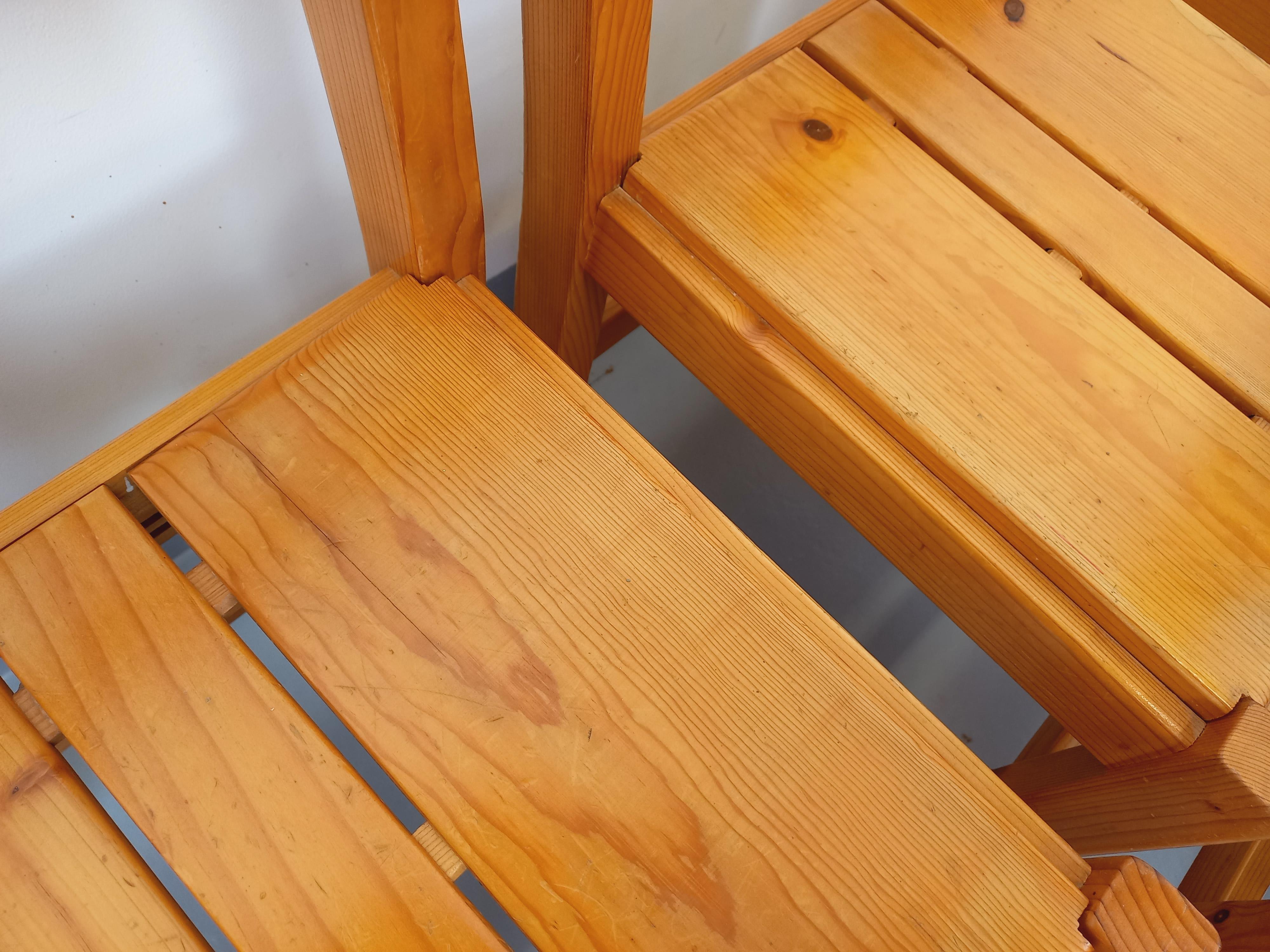 Suite de 6 chaises Charlotte Perriand Les Arcs vintage en pin des années 60 70 im Angebot 13