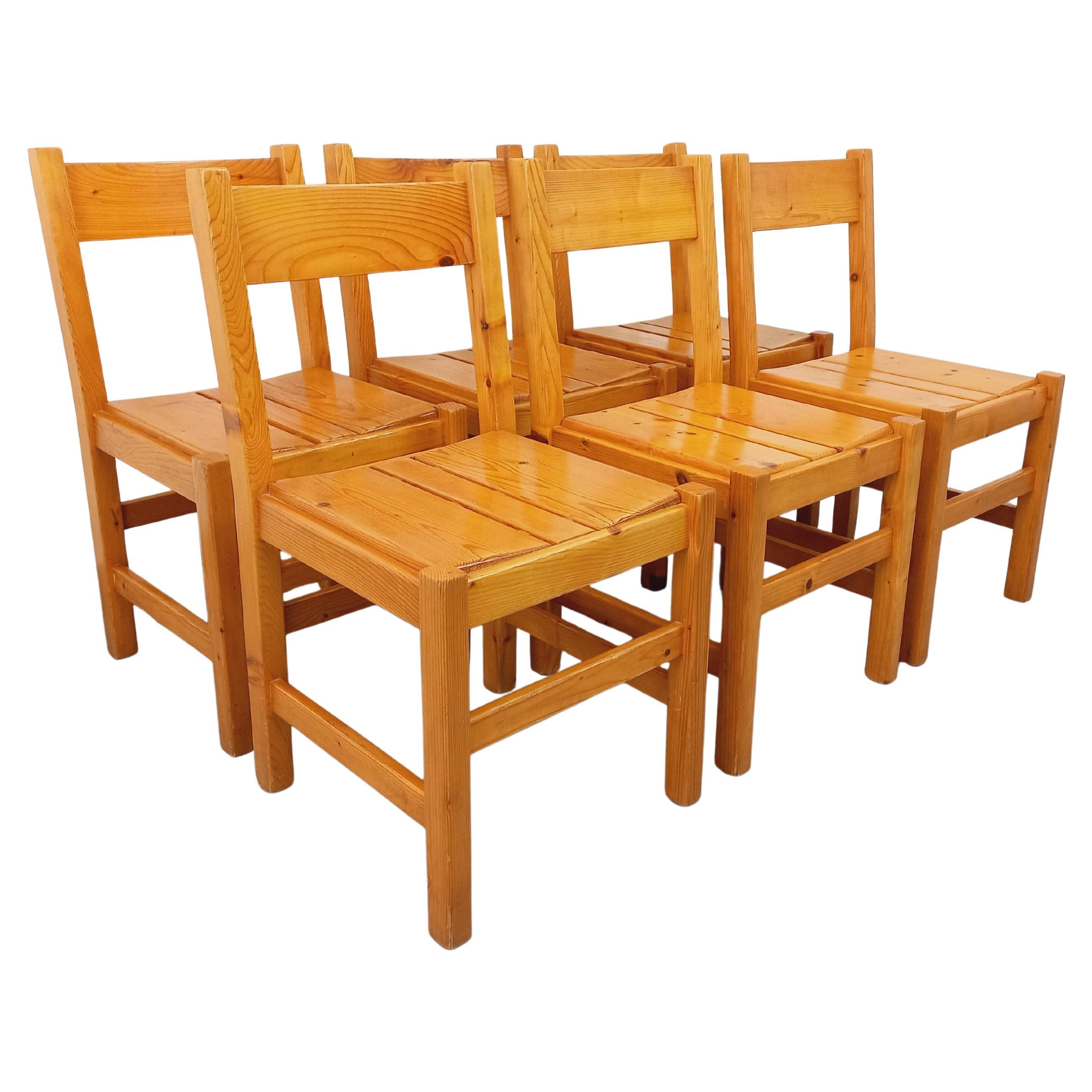 Suite de 6 chaises Charlotte Perriand Les Arcs vintage en pin des années 60 70