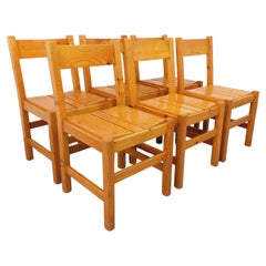 Suite de 6 chaises Charlotte Perriand Les Arcs vintage en pin des années 60 70