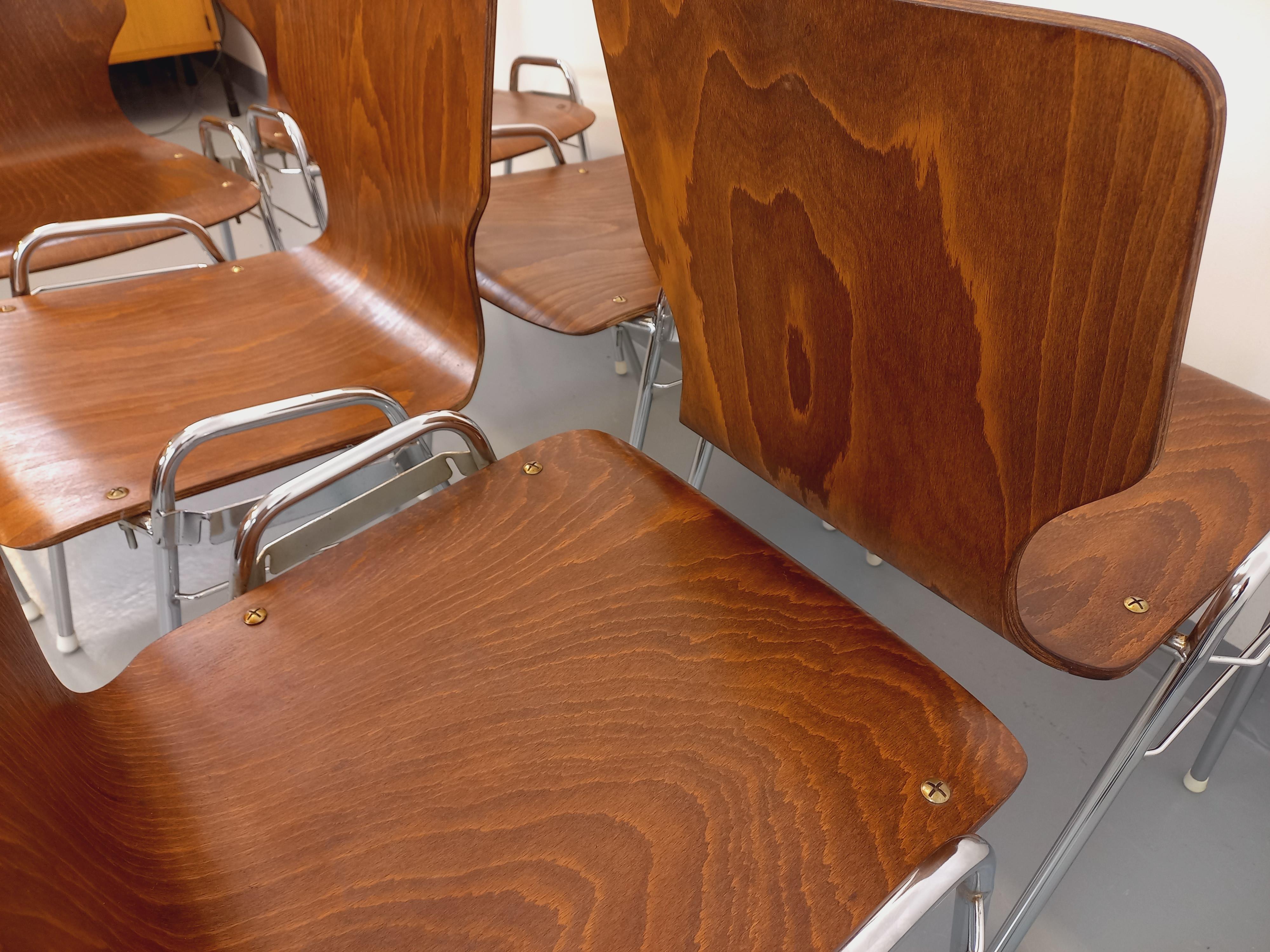 Suite de 6 chaises empilables vintage Arbois de marque Baumann en bois et métal 6