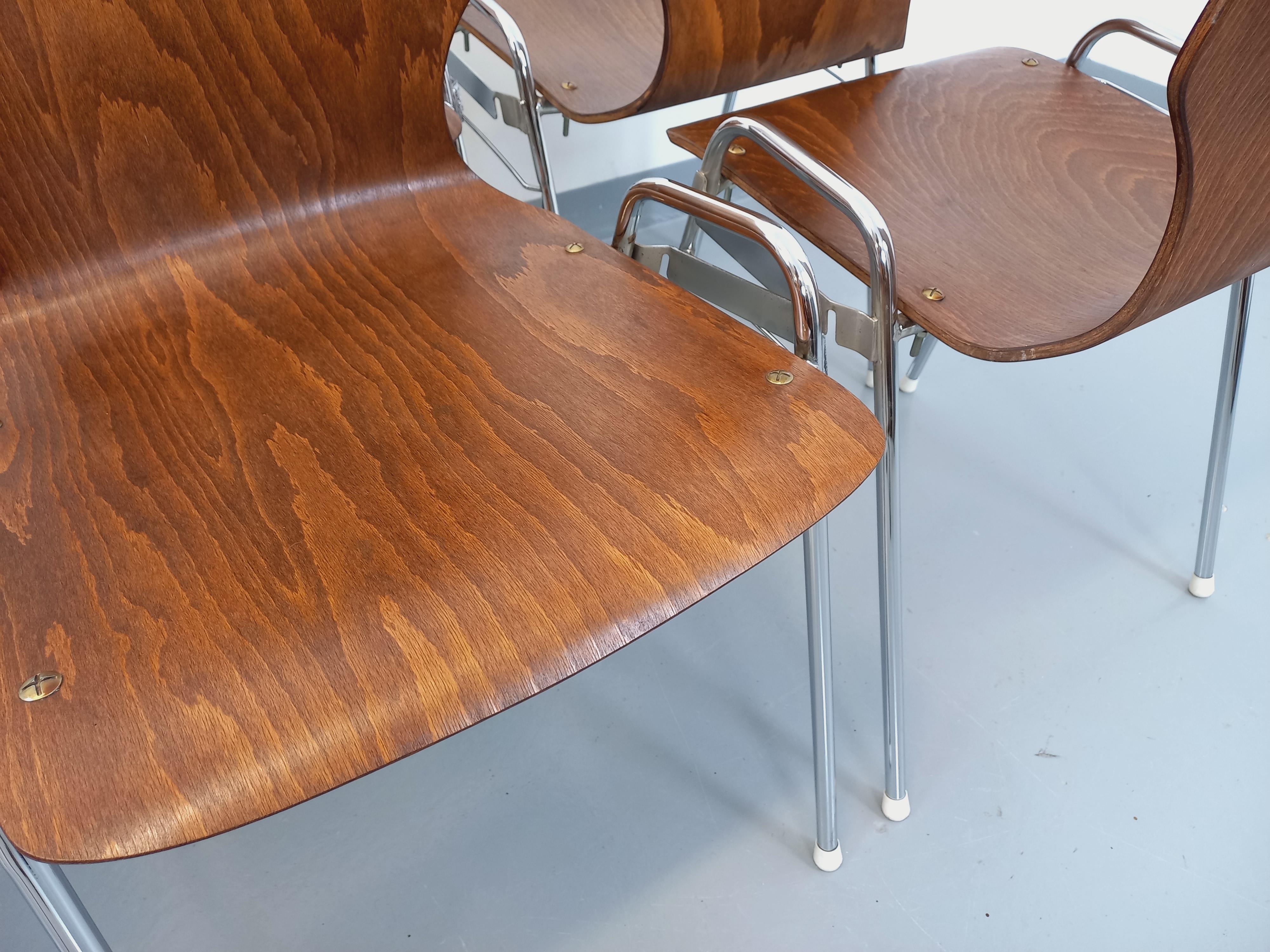 Suite de 6 chaises empilables vintage Arbois de marque Baumann en bois et métal 7