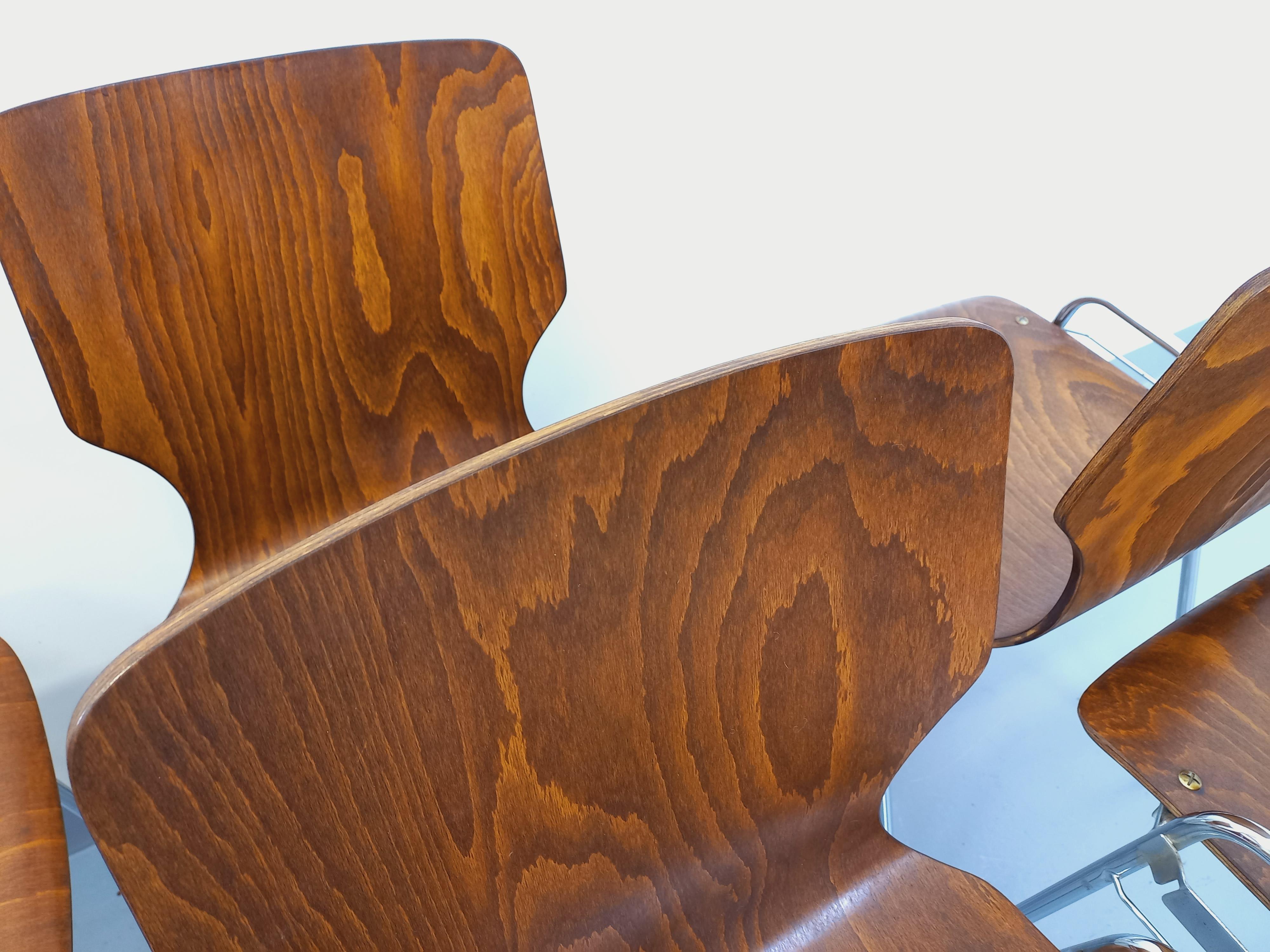 Suite de 6 chaises empilables vintage Arbois de marque Baumann en bois et métal 8