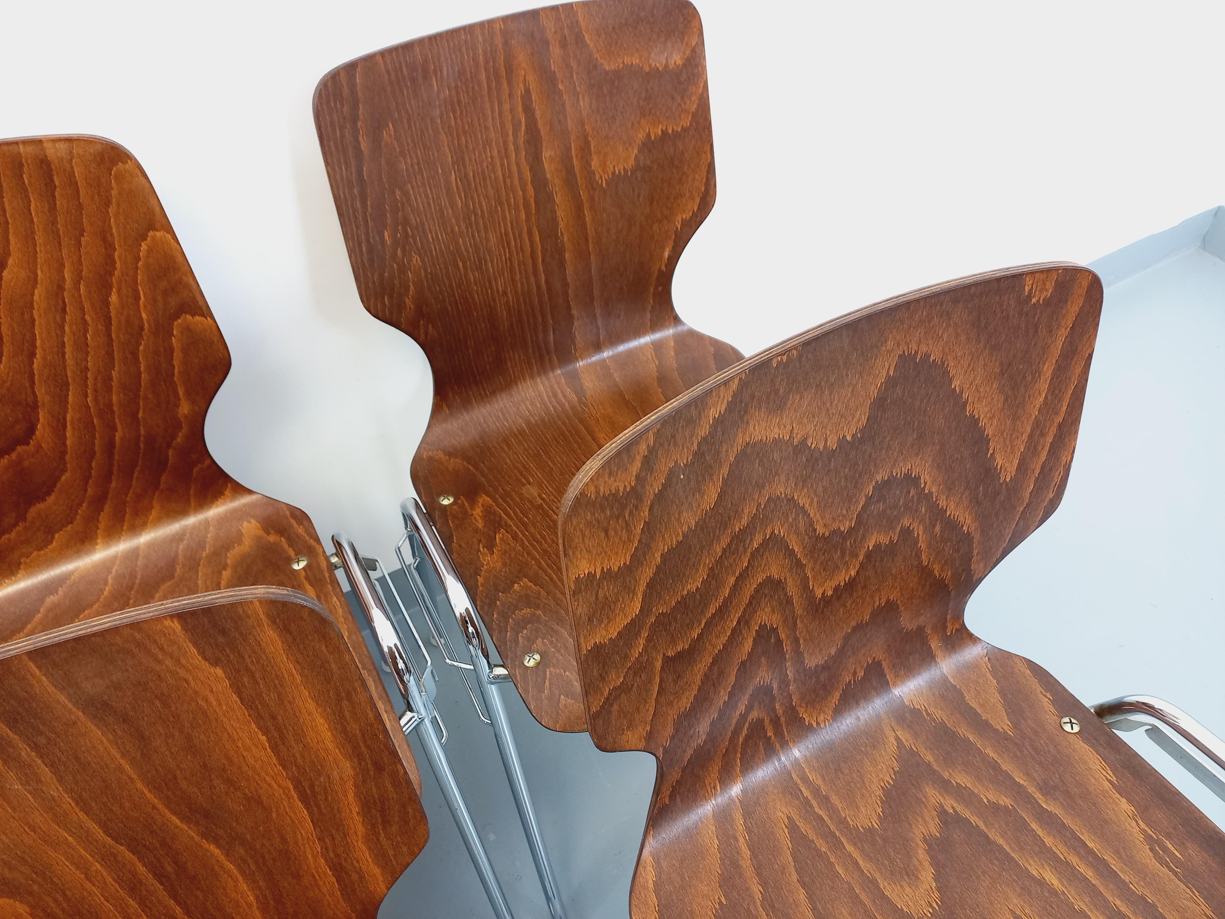 Mid-Century Modern Suite de 6 chaises empilables vintage Arbois de marque Baumann en bois et métal