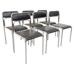 Suite de 6 chaises italiennes empilables vintage en métal chromé et skai noir