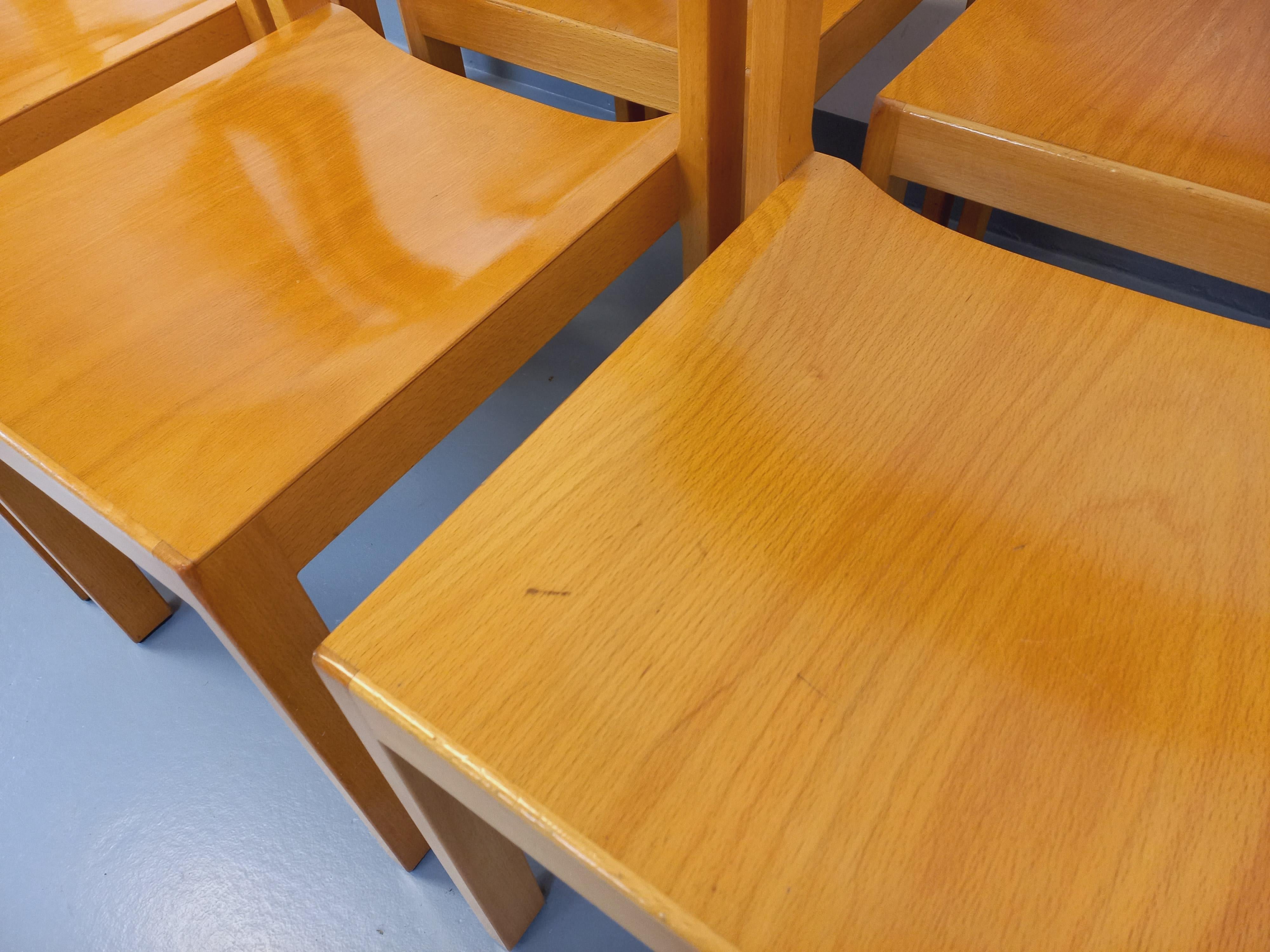 Suite de 6 chaises minimalistes empilables vintage Schlapp Mobel en hêtre 7