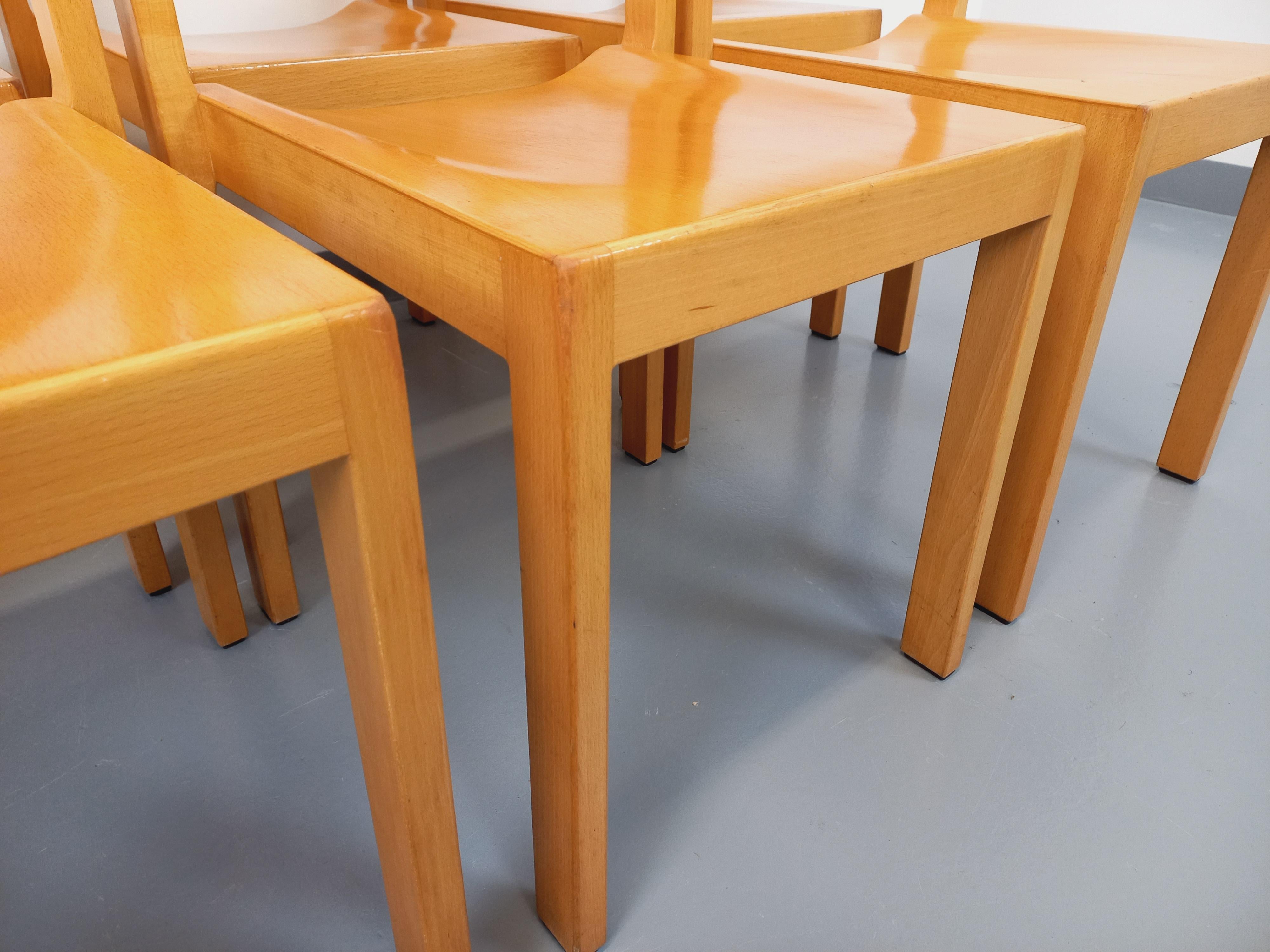 Suite de 6 chaises minimalistes empilables vintage Schlapp Mobel en hêtre 8