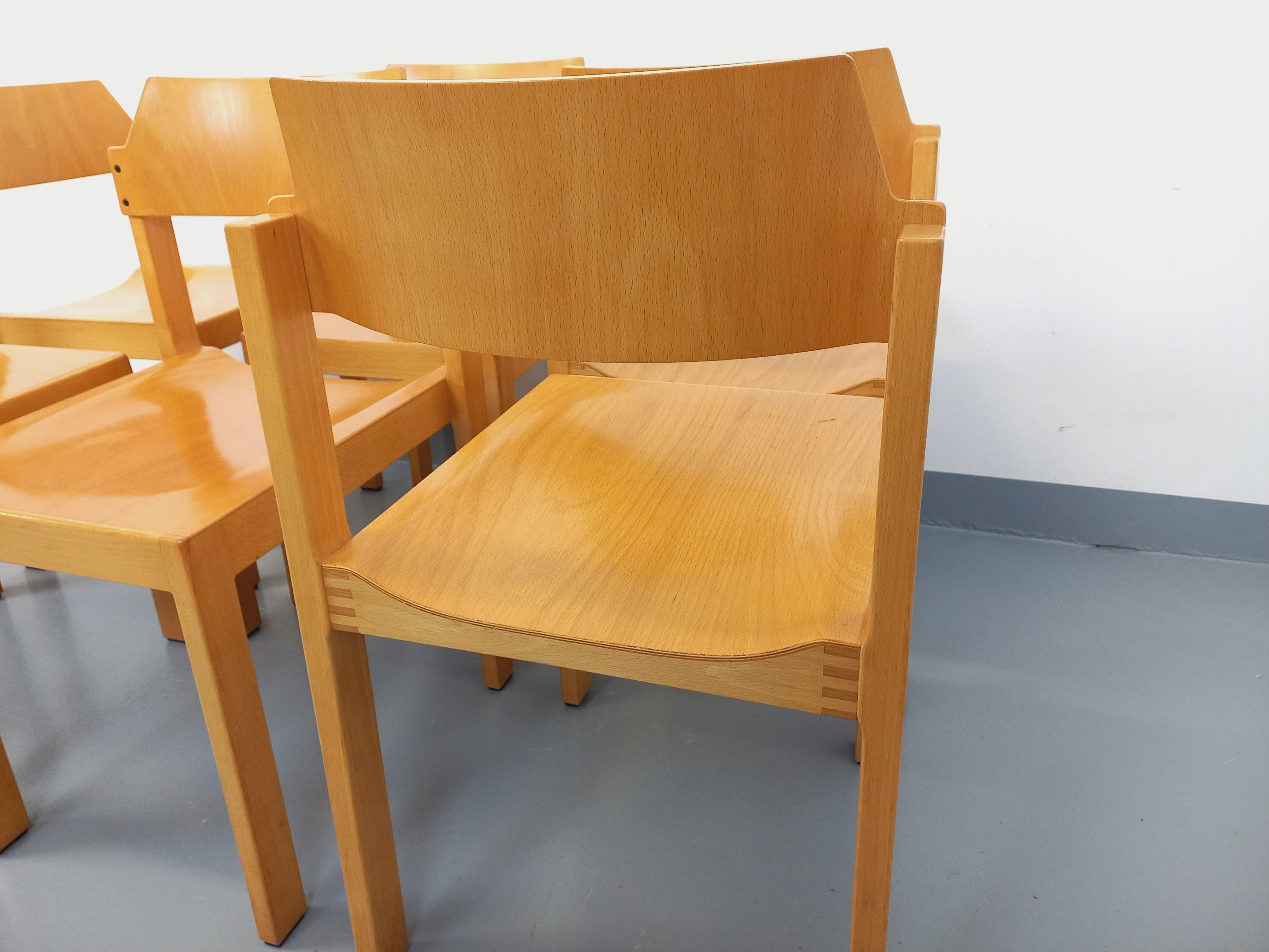 Suite de 6 chaises minimalistes empilables vintage Schlapp Mobel en hêtre 11