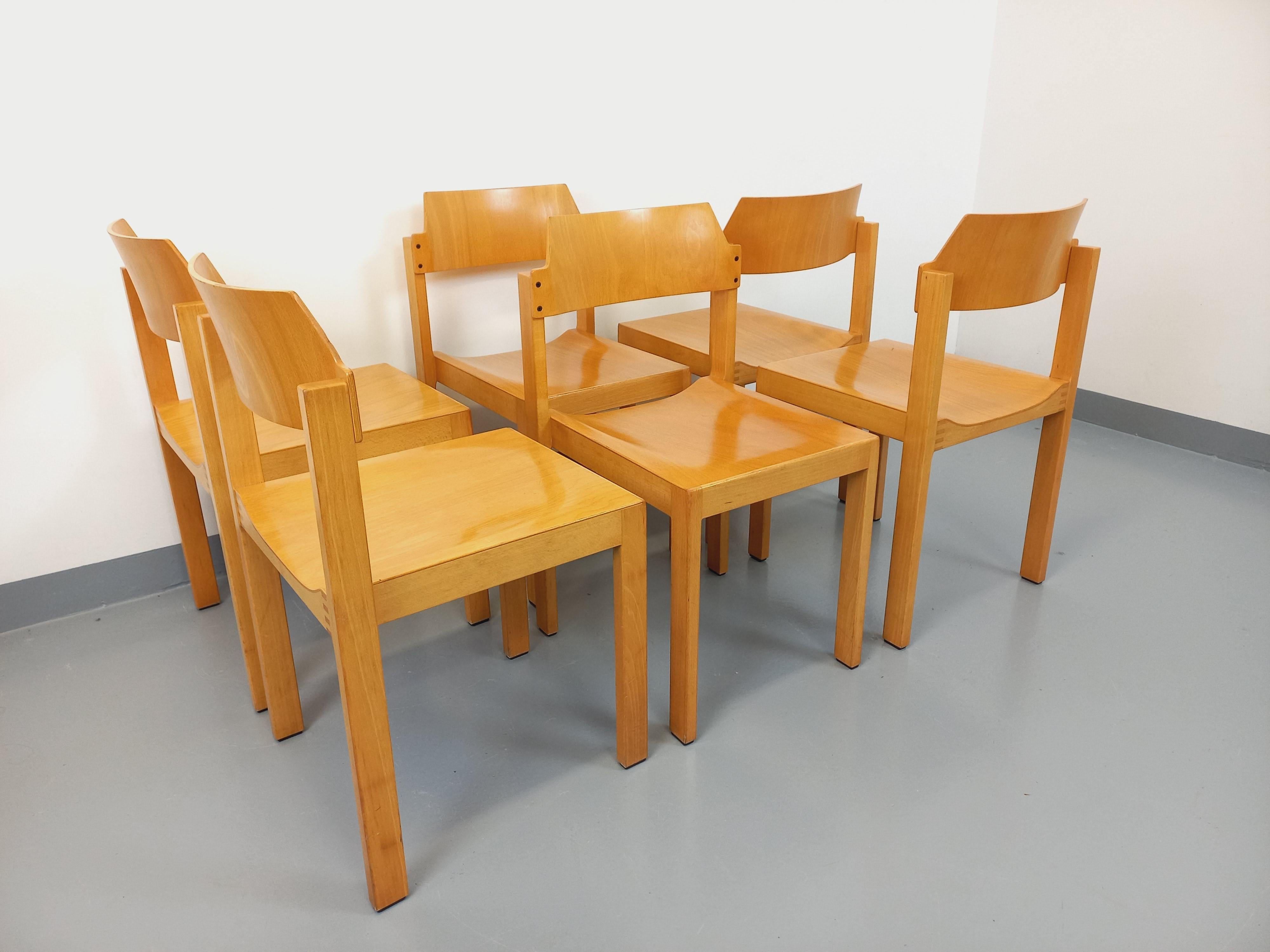 Suite de 6 chaises minimalistes empilables vintage Schlapp Mobel en hêtre 12