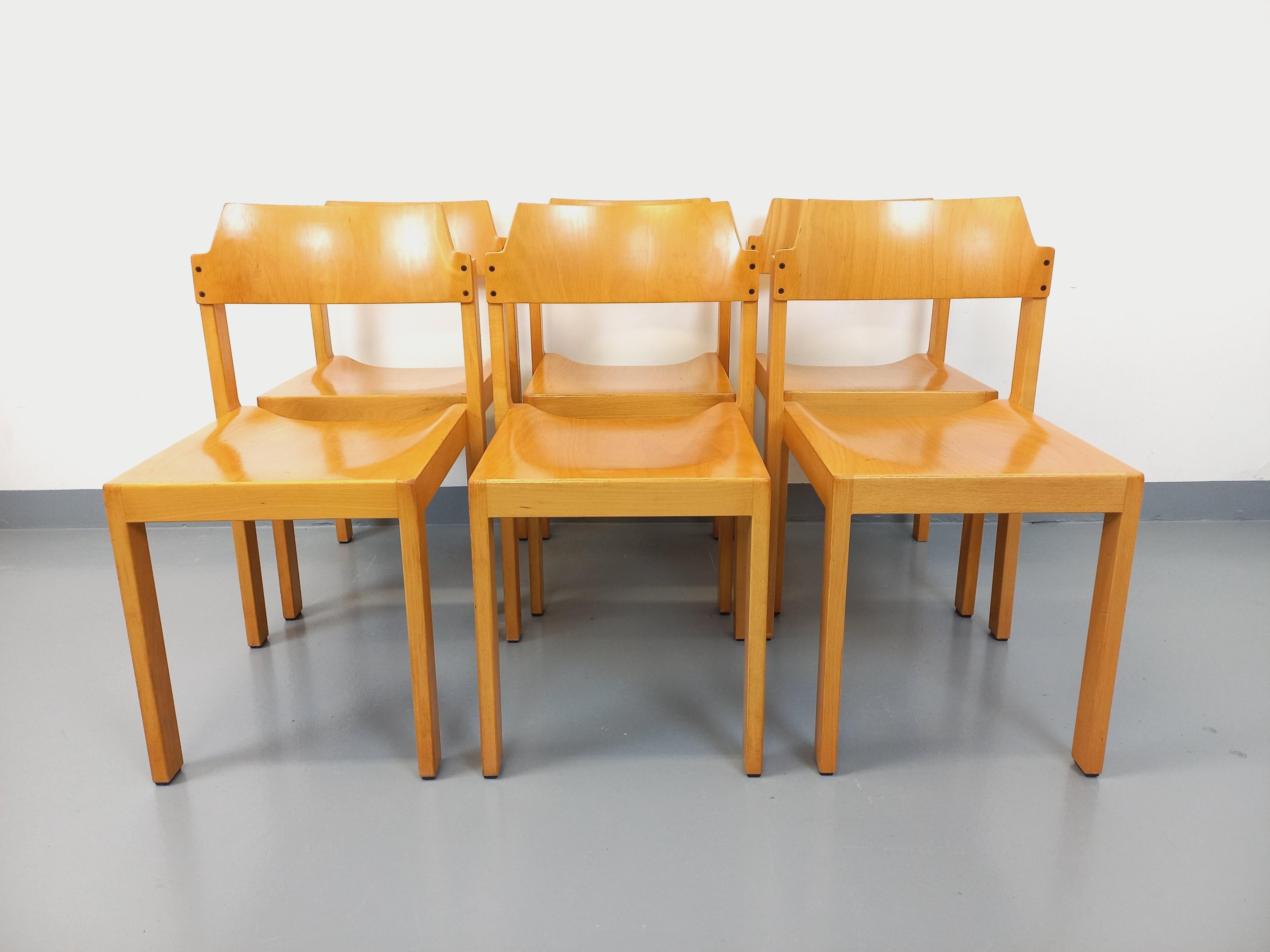 Scandinavian Modern Suite de 6 chaises minimalistes empilables vintage Schlapp Mobel en hêtre
