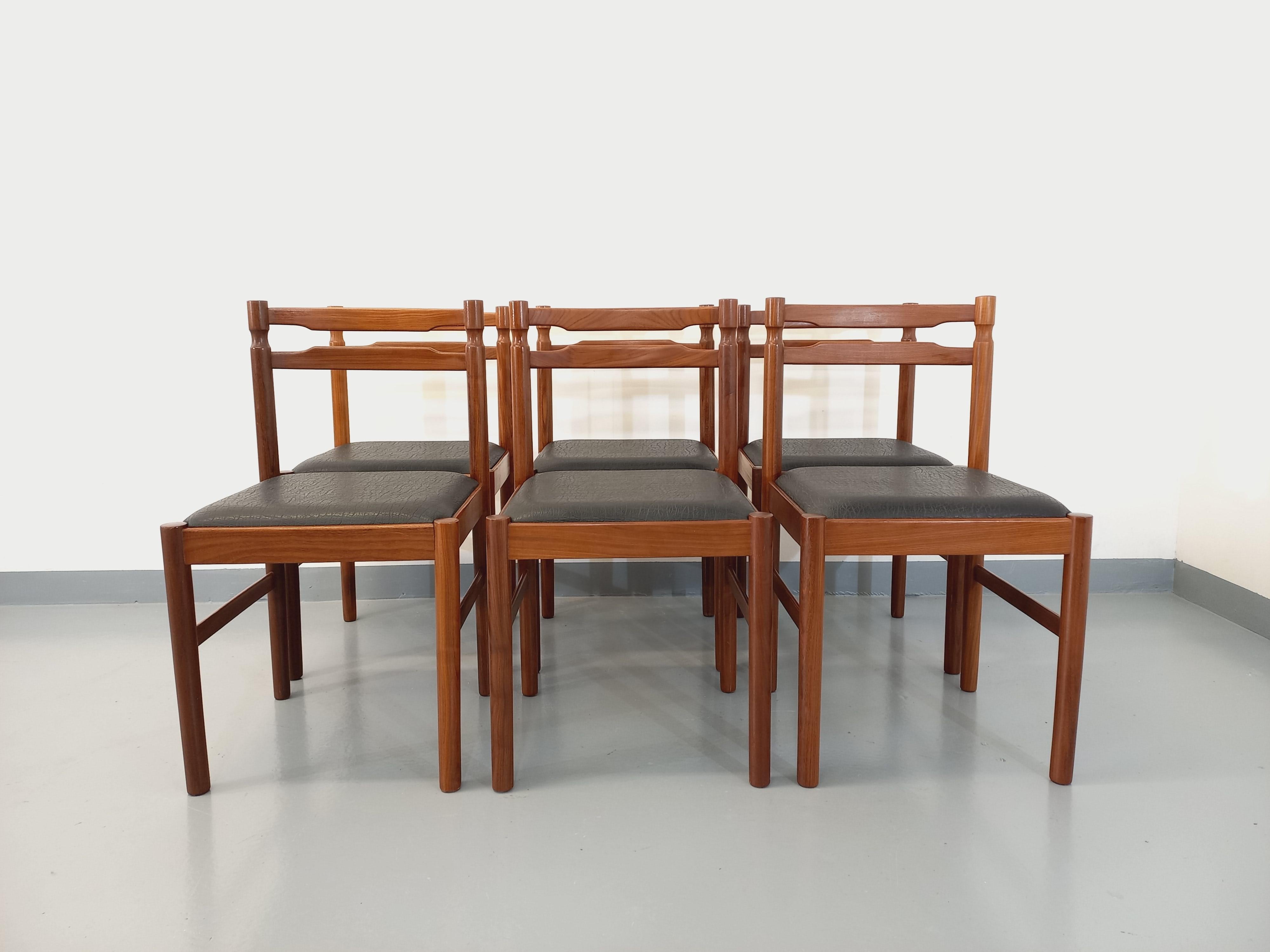 Suite mit 6 skandinavischen Sesseln aus Teck und Skai aus den 60er Jahren im Angebot 3