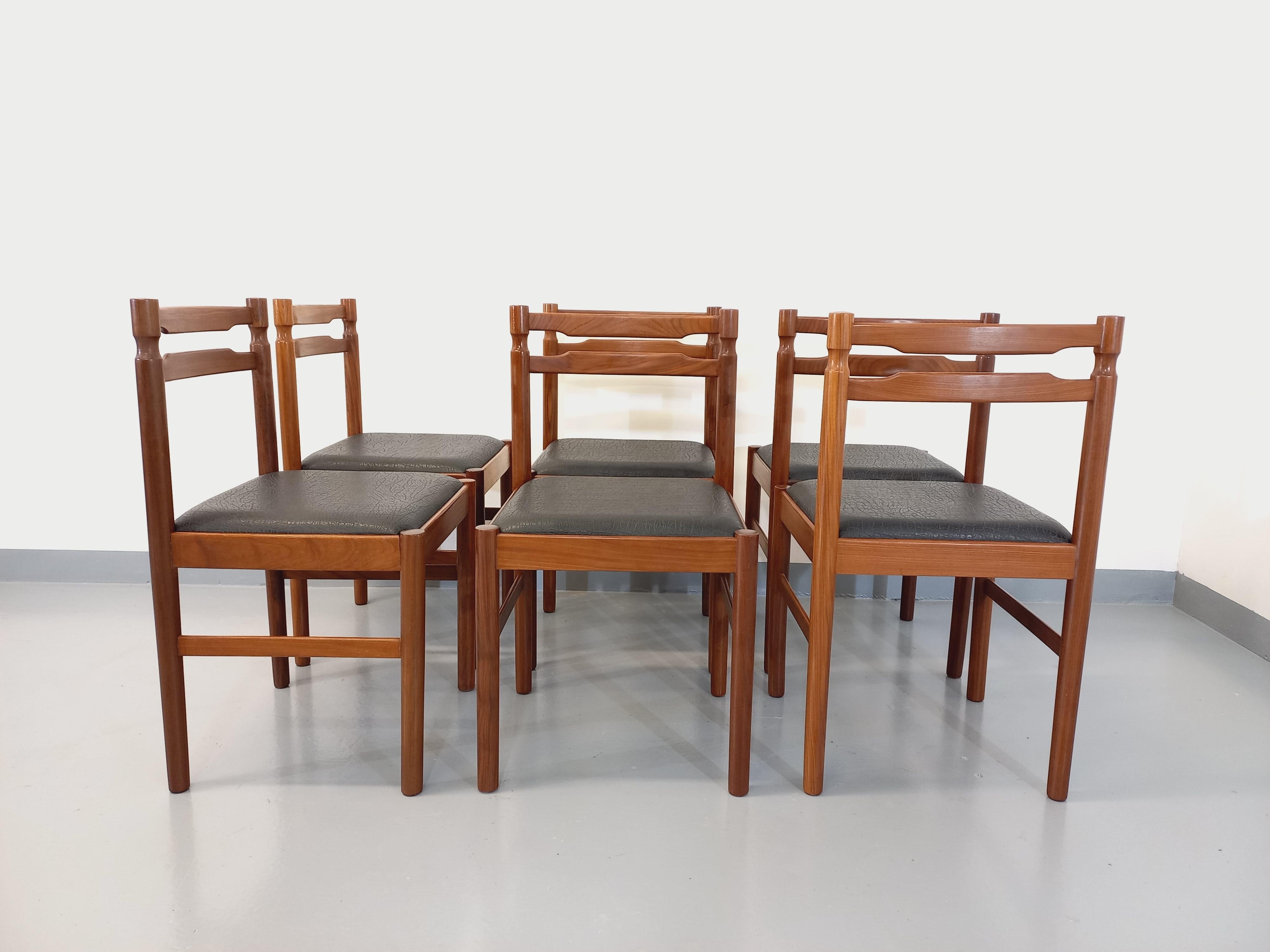 Suite mit 6 skandinavischen Sesseln aus Teck und Skai aus den 60er Jahren (Skandinavische Moderne) im Angebot