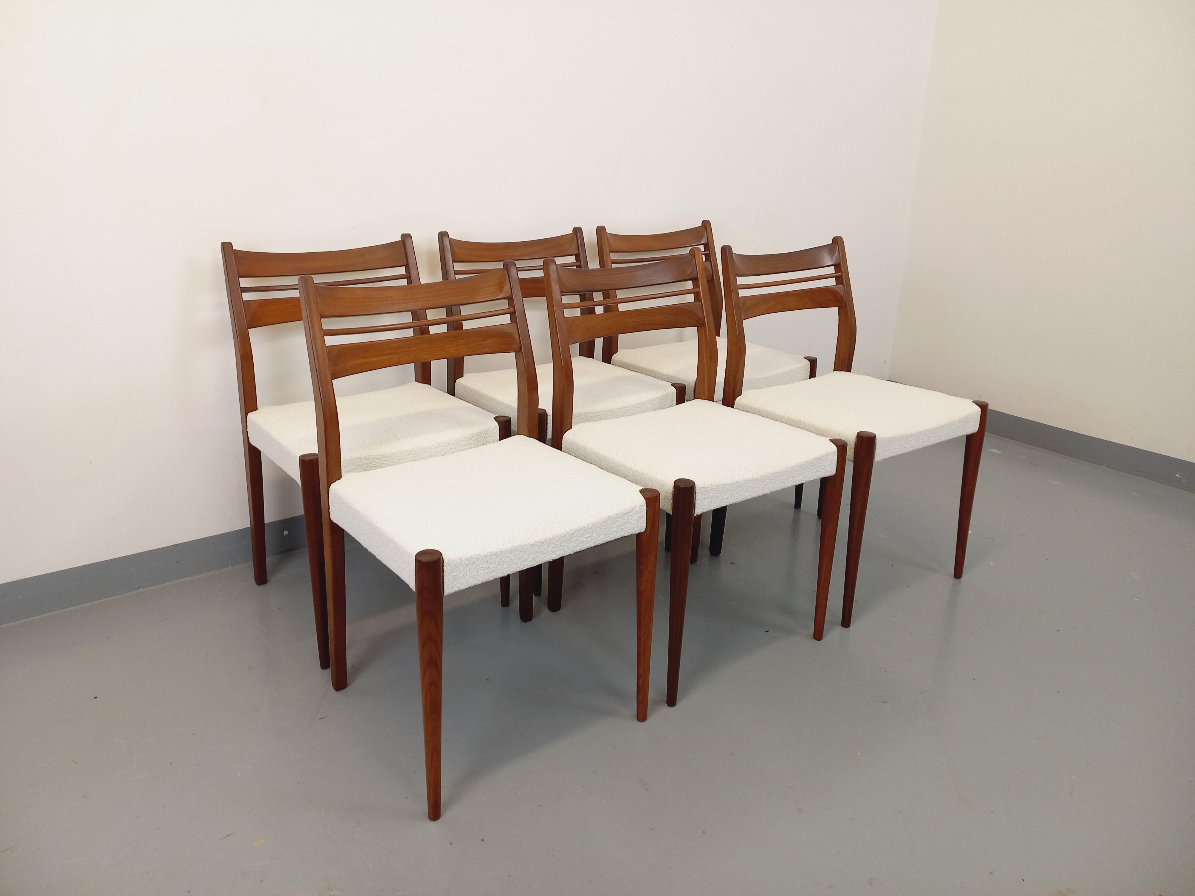 Suite von 6 skandinavischen Liegestühlen im Vintage-Stil aus Teck und Bouclette-Gewebe aus den 60er Jahren im Angebot 4
