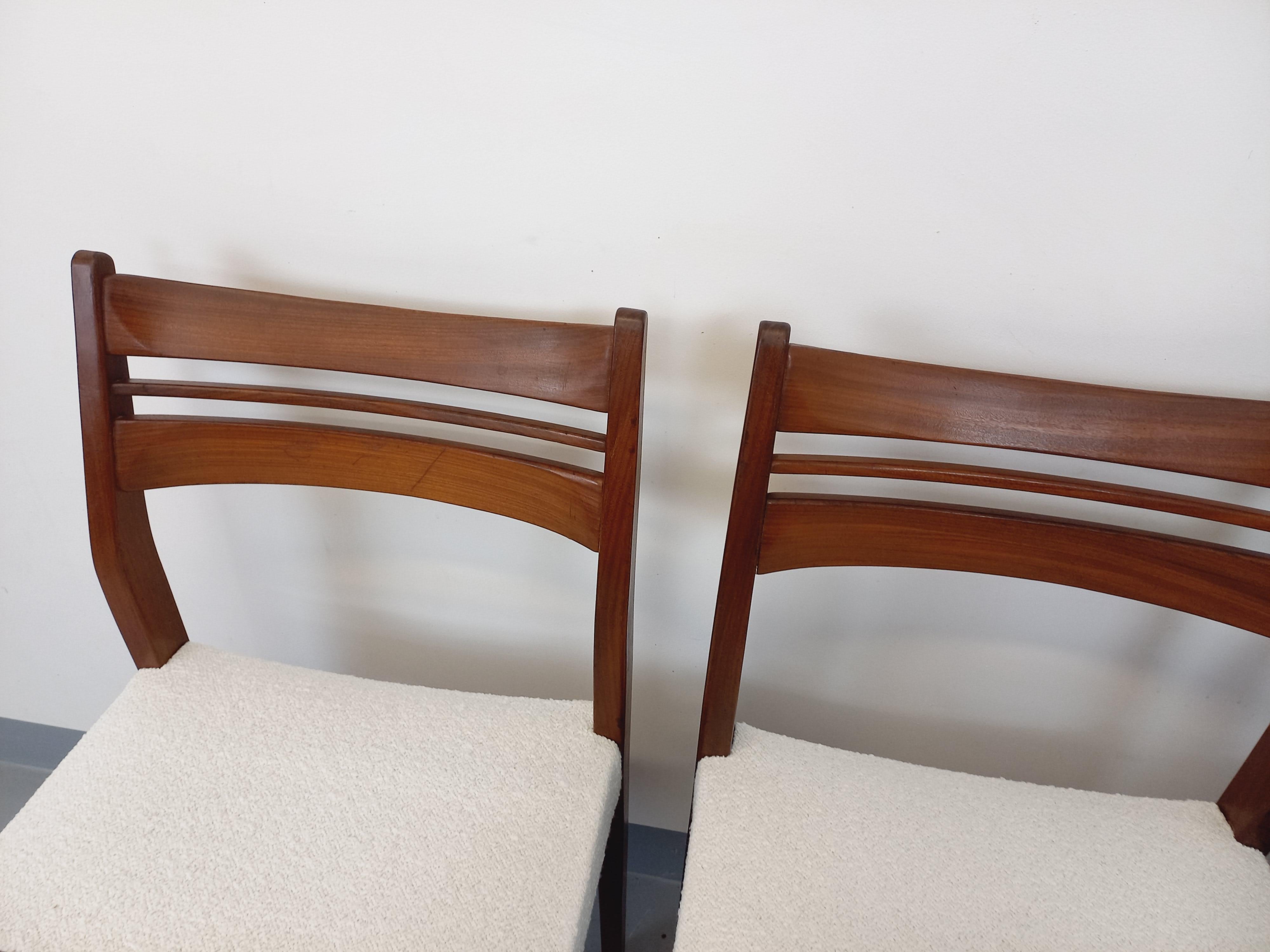 Suite von 6 skandinavischen Liegestühlen im Vintage-Stil aus Teck und Bouclette-Gewebe aus den 60er Jahren im Angebot 5