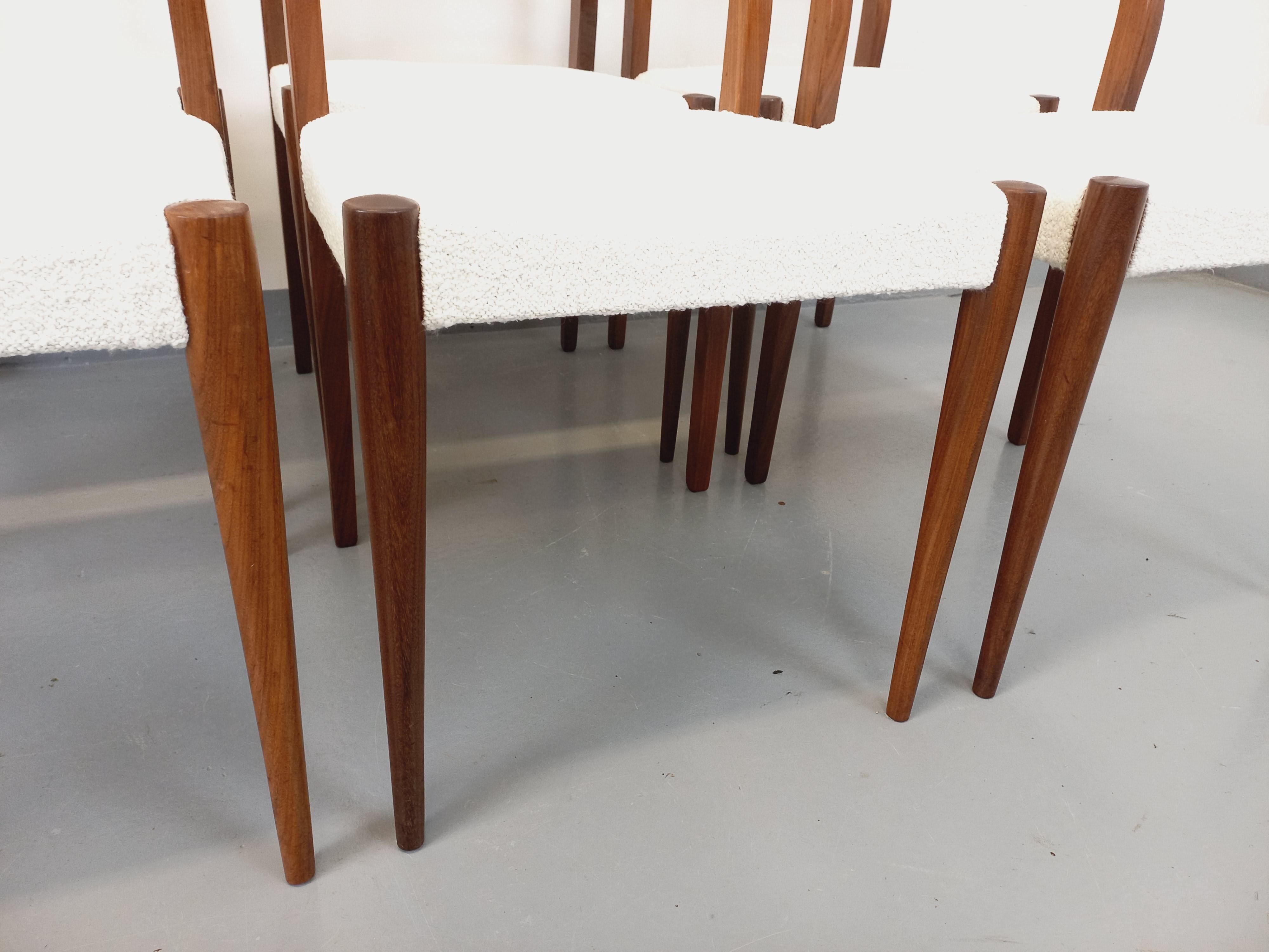 Suite von 6 skandinavischen Liegestühlen im Vintage-Stil aus Teck und Bouclette-Gewebe aus den 60er Jahren (Mitte des 20. Jahrhunderts) im Angebot