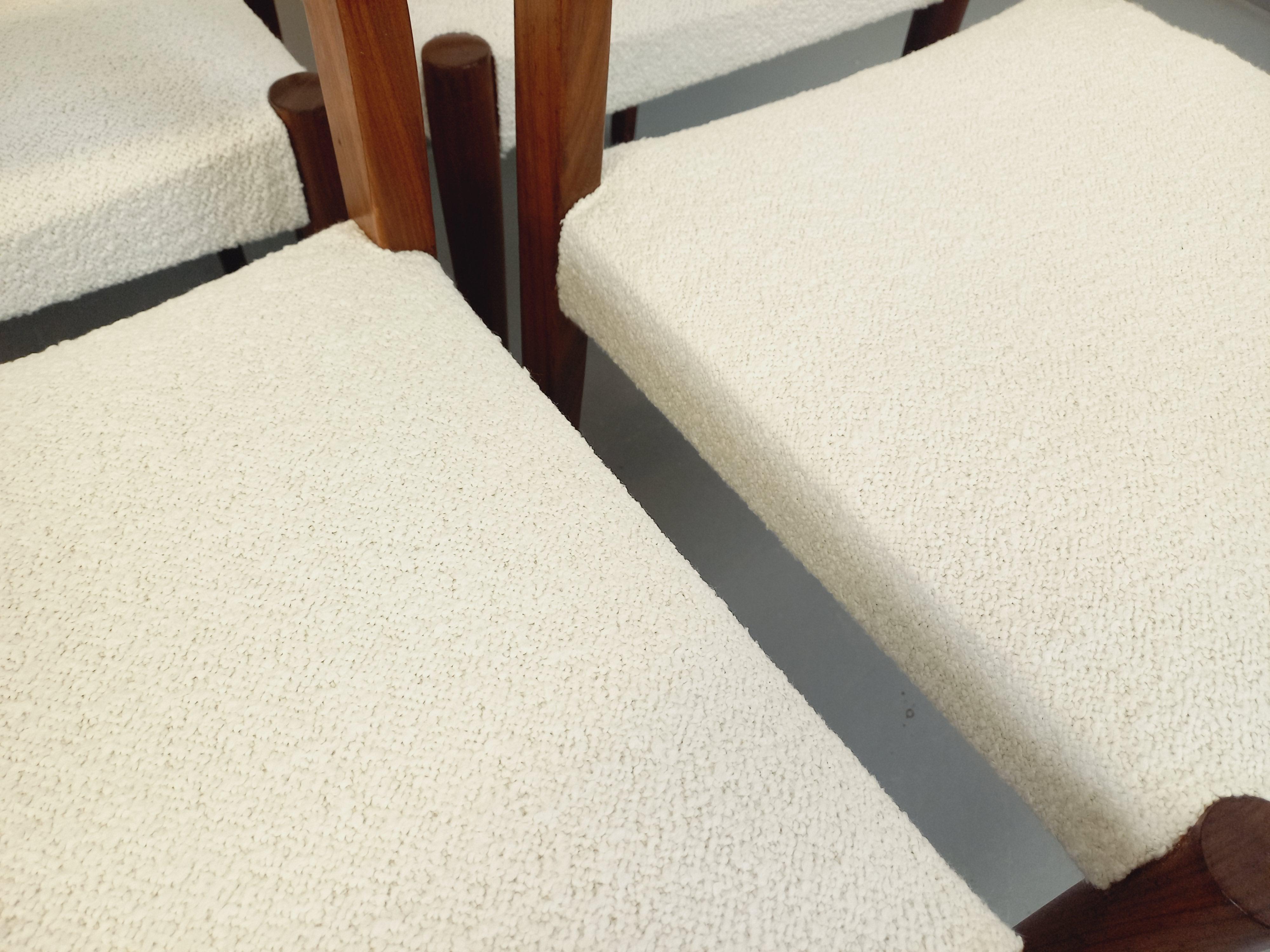 Suite von 6 skandinavischen Liegestühlen im Vintage-Stil aus Teck und Bouclette-Gewebe aus den 60er Jahren (Teakholz) im Angebot